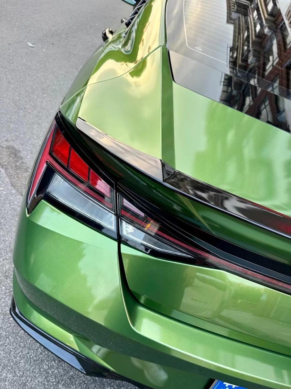 现代伊兰特,原车白改pet曼巴绿改色