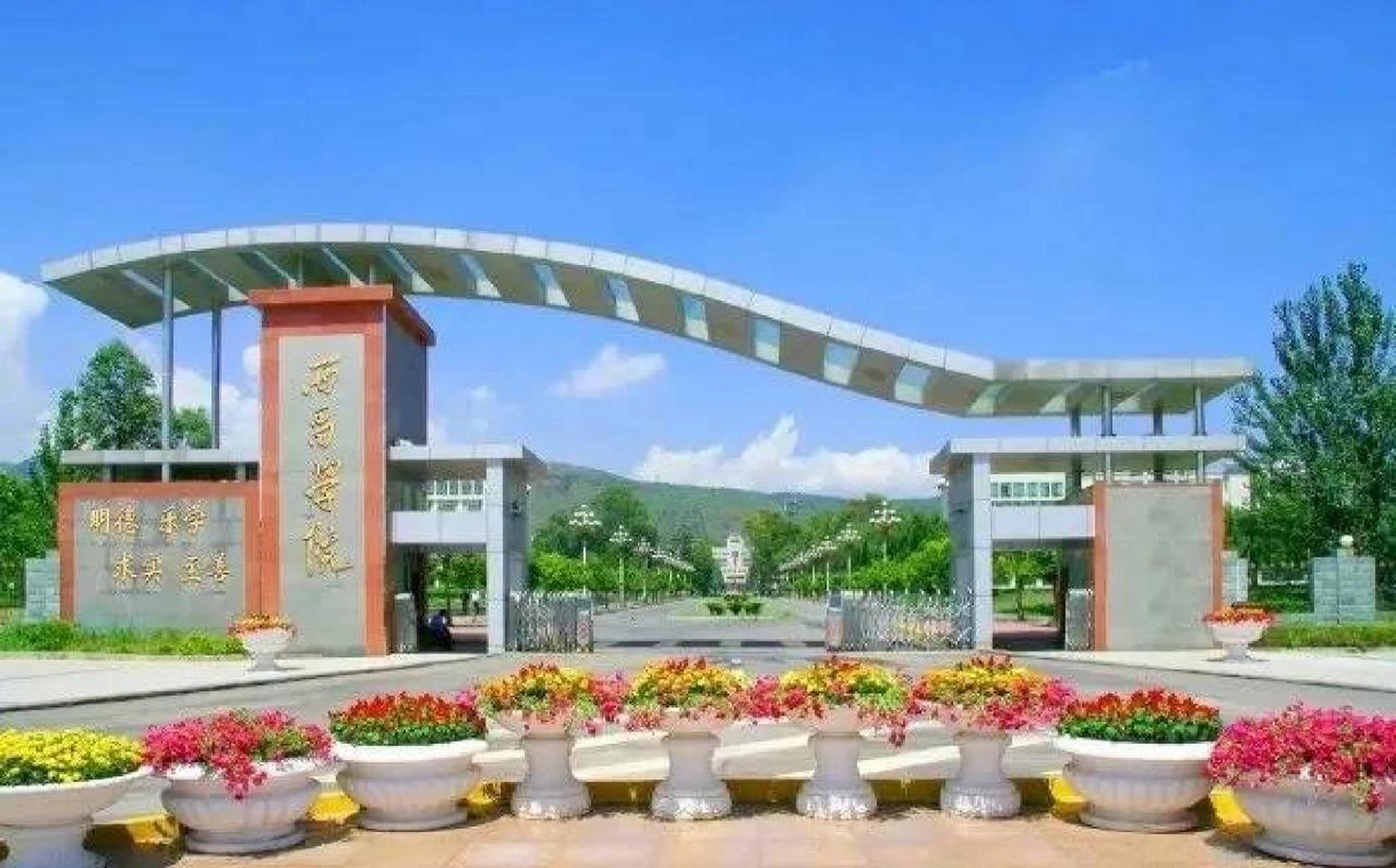 78西昌学院78 图一:  西昌学院安宁校区的校门 图二和图三:  图书