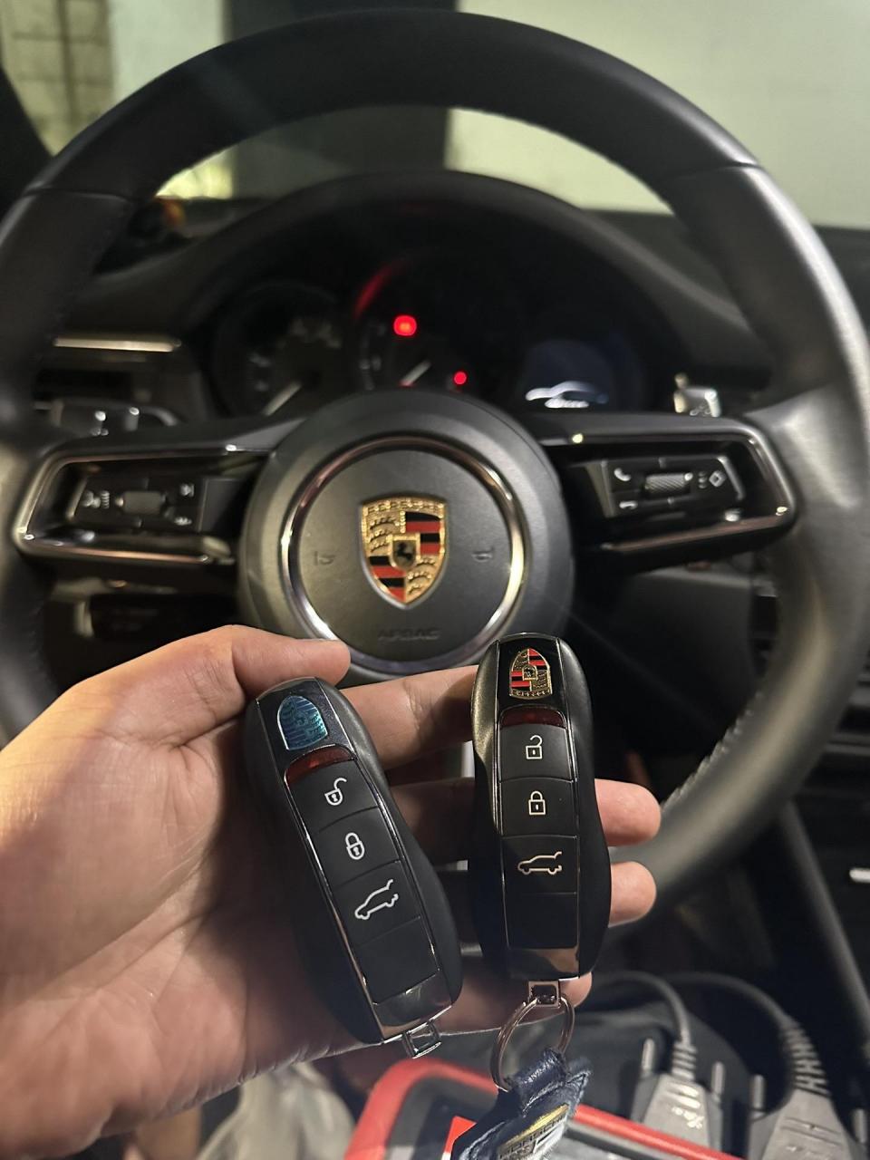 一键启动 保时捷车主钥匙丢了一把,客户问了4s店增加一把一6000,客户