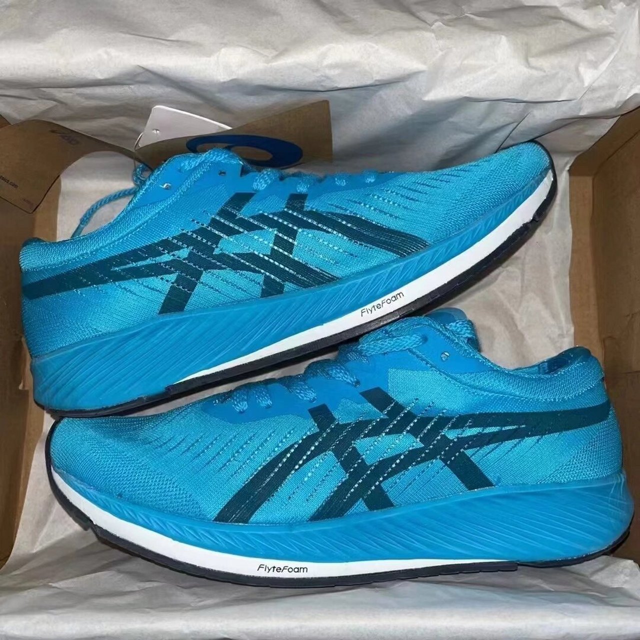 亚瑟士碳板跑鞋 一代199 二代220