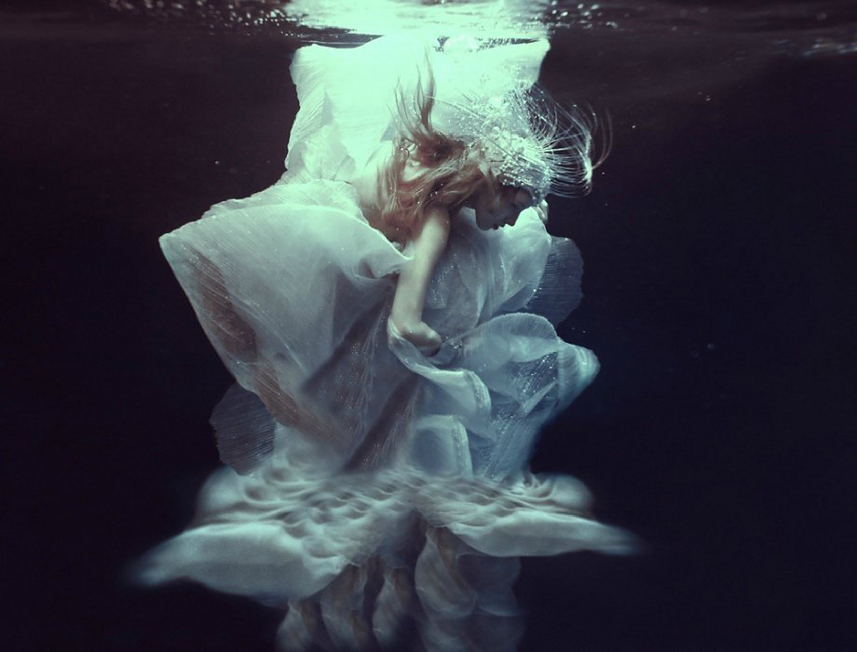 俄罗斯摄影师 ekaterina belinskaya 唯美的水下摄影  #绘画参考