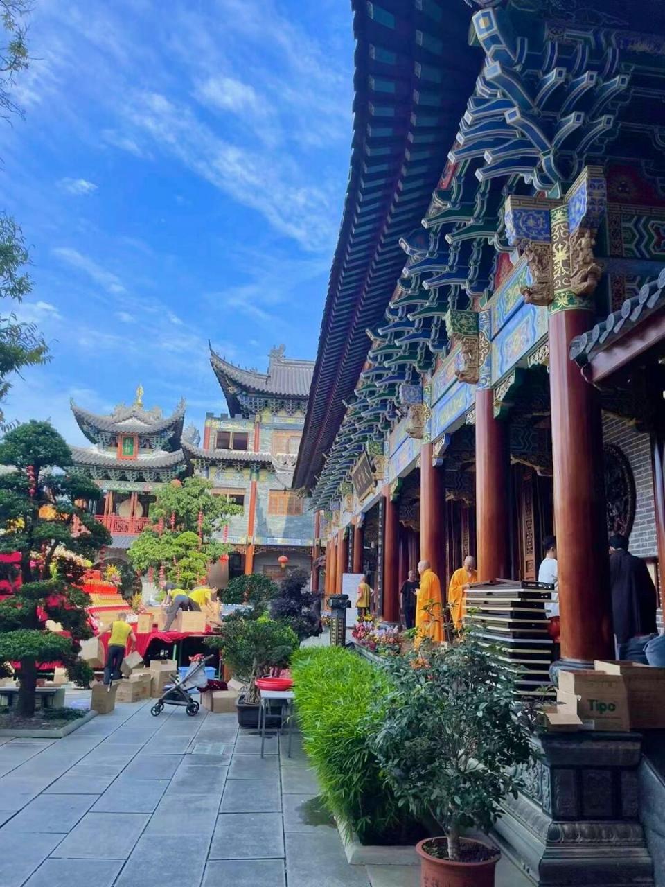 深圳大鹏东山寺位于深圳市大鹏新区大鹏镇街道办鹏城村东面,位于