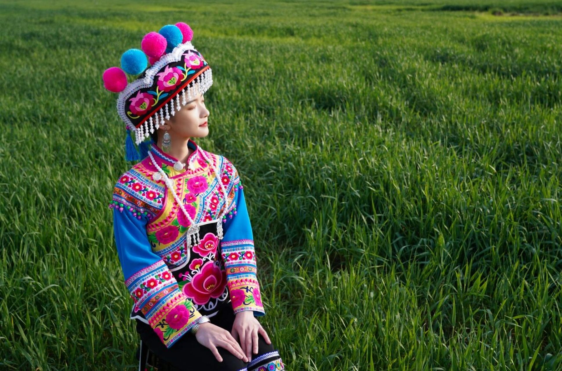 95本期服饰来自云南楚雄彝族自治州 —— 95楚雄彝族服饰特点: 一