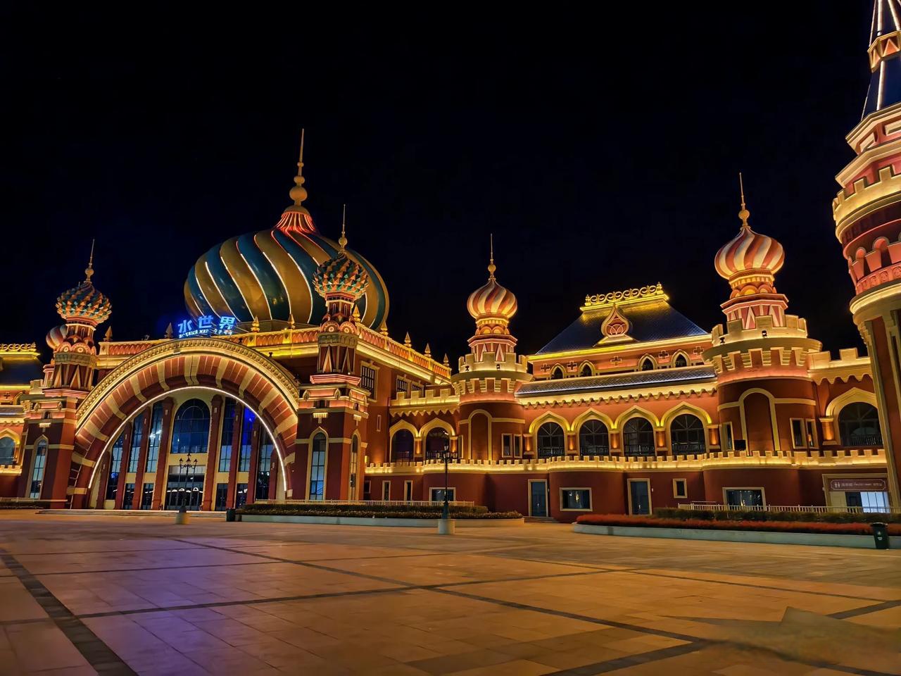 吉林延边珲春哇斯托克欢乐岛,充满俄罗斯风情建筑,夜色灯光璀璨