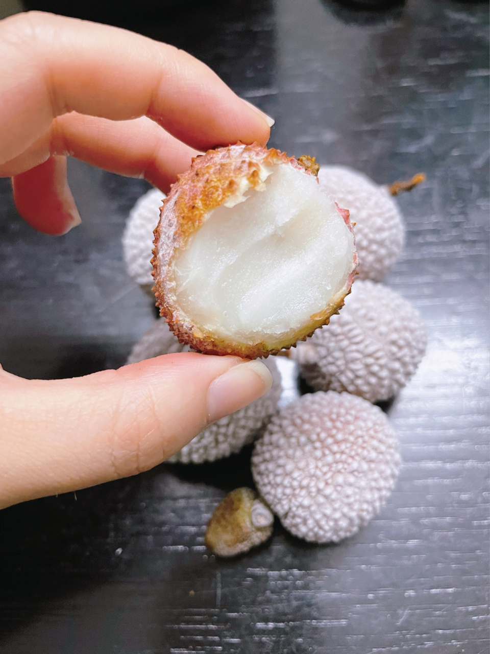 太好吃 一口下去是那种绵绵冰沙加上荔枝果肉的口感 简直太棒惹!