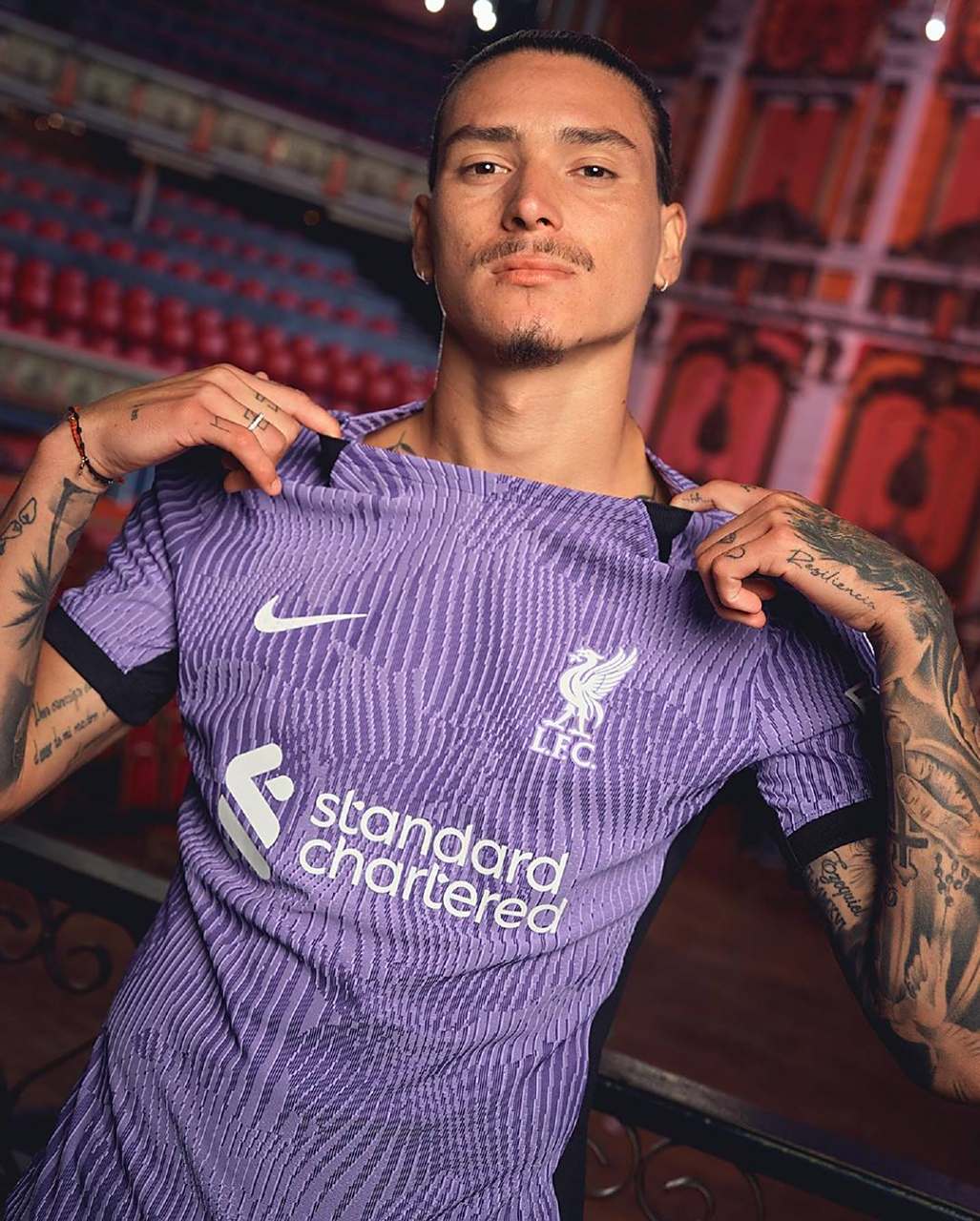 紫色来袭!利物浦官方发布2023-24赛季第三球衣