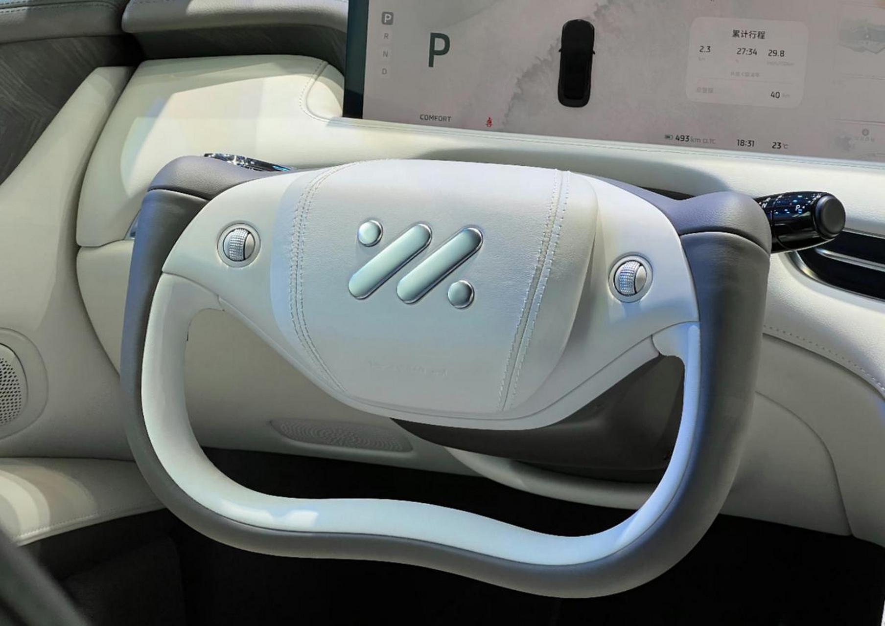 半幅式方向盘真的太帅了,上手开了一段时间,感觉还不错,但和全尺寸