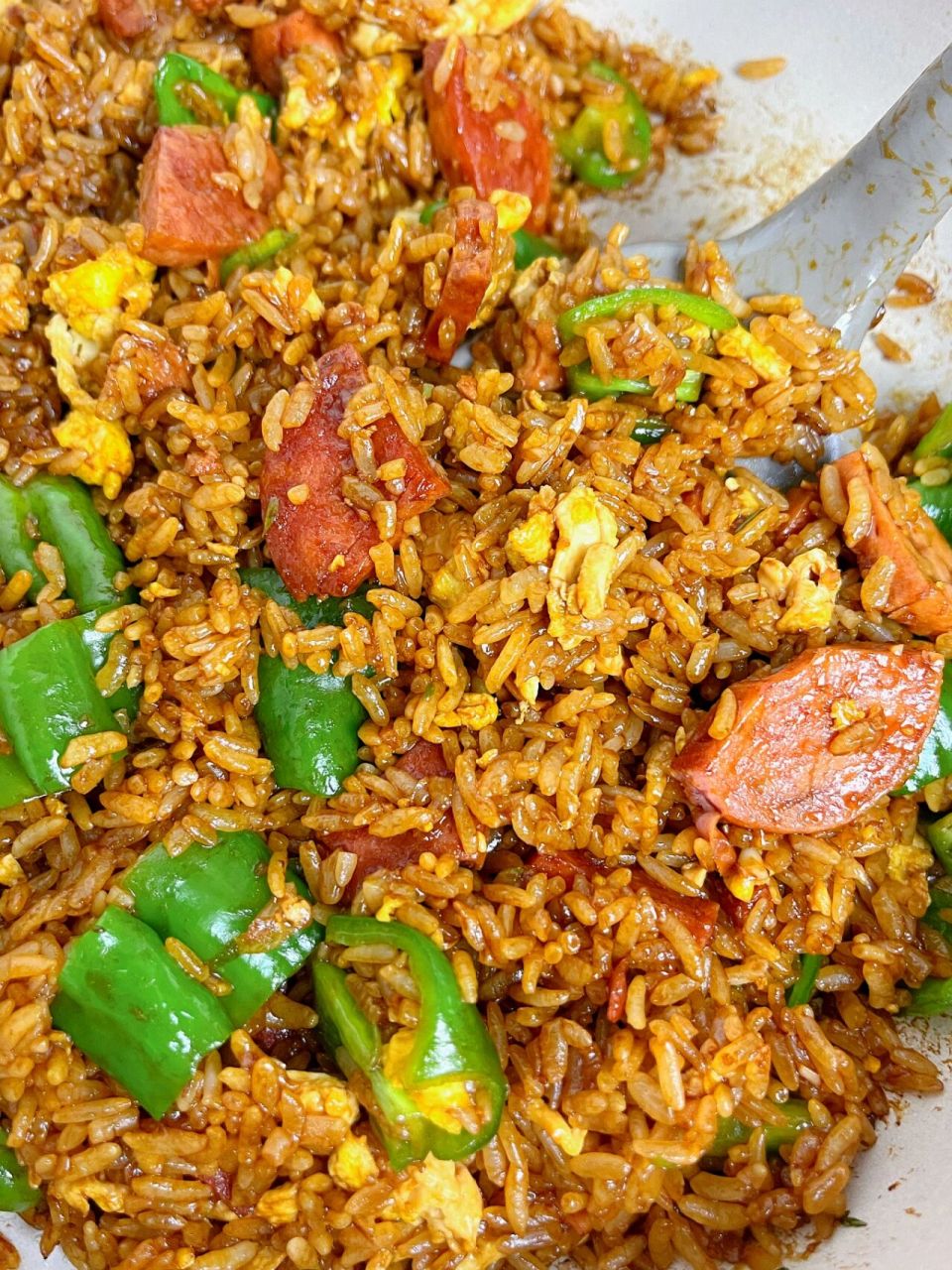 青椒火腿鸡蛋炒饭!