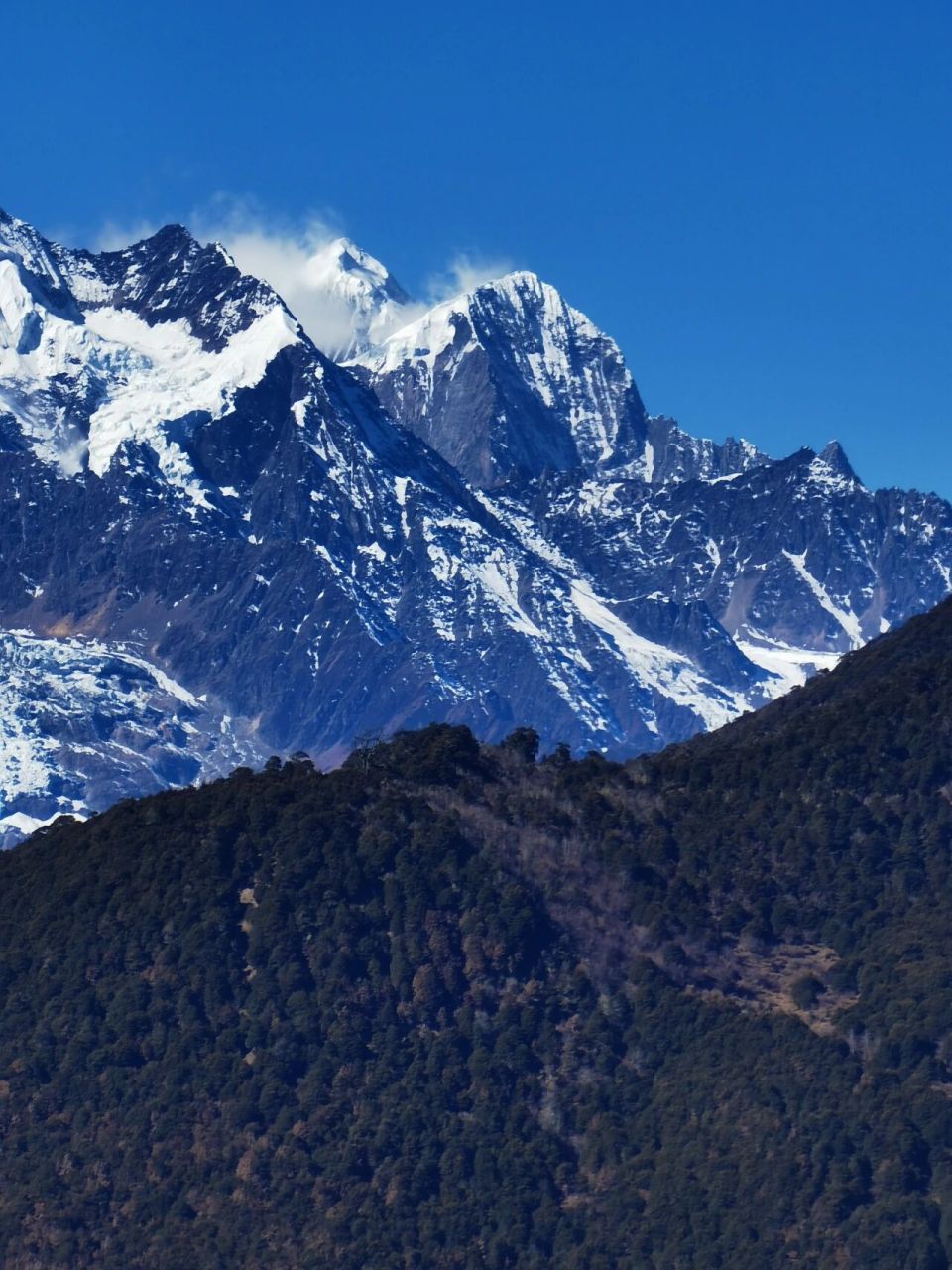 梅里雪山 | 各山峰信息详解  关于梅里雪山,网上有很多资料介绍,也有