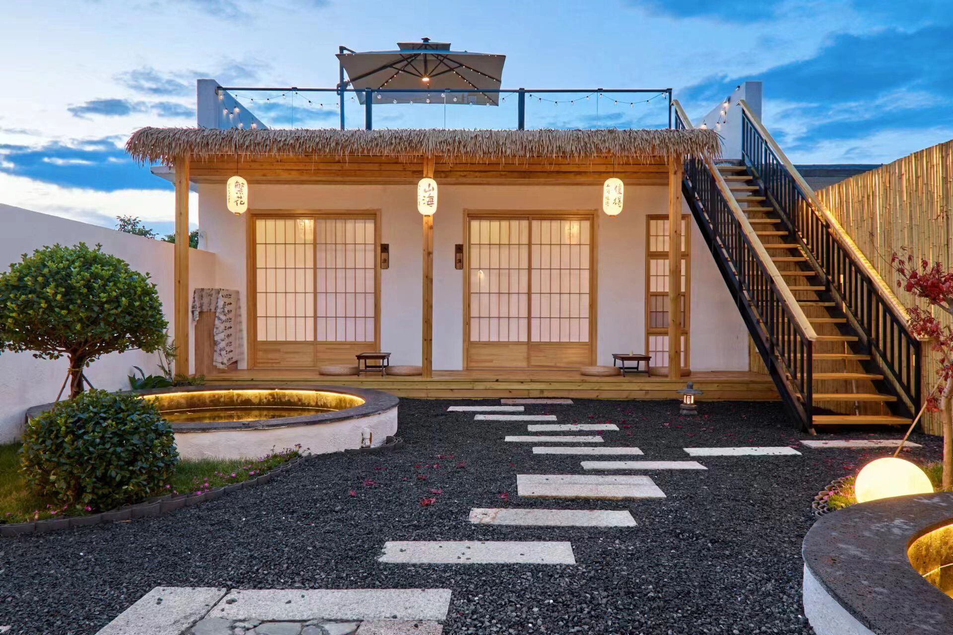 蔚蓝海岸这家民宿小院的私汤温泉真的太绝啦 近蔚蓝海岸的一个六间房