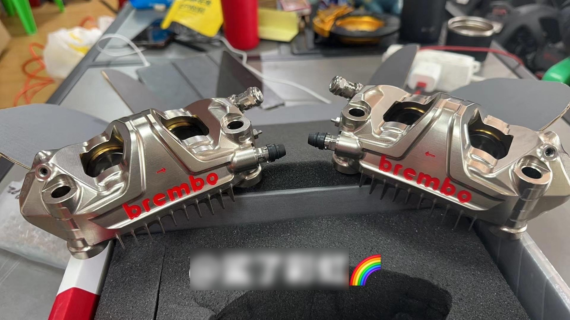 布雷博鲨鱼鳍卡钳