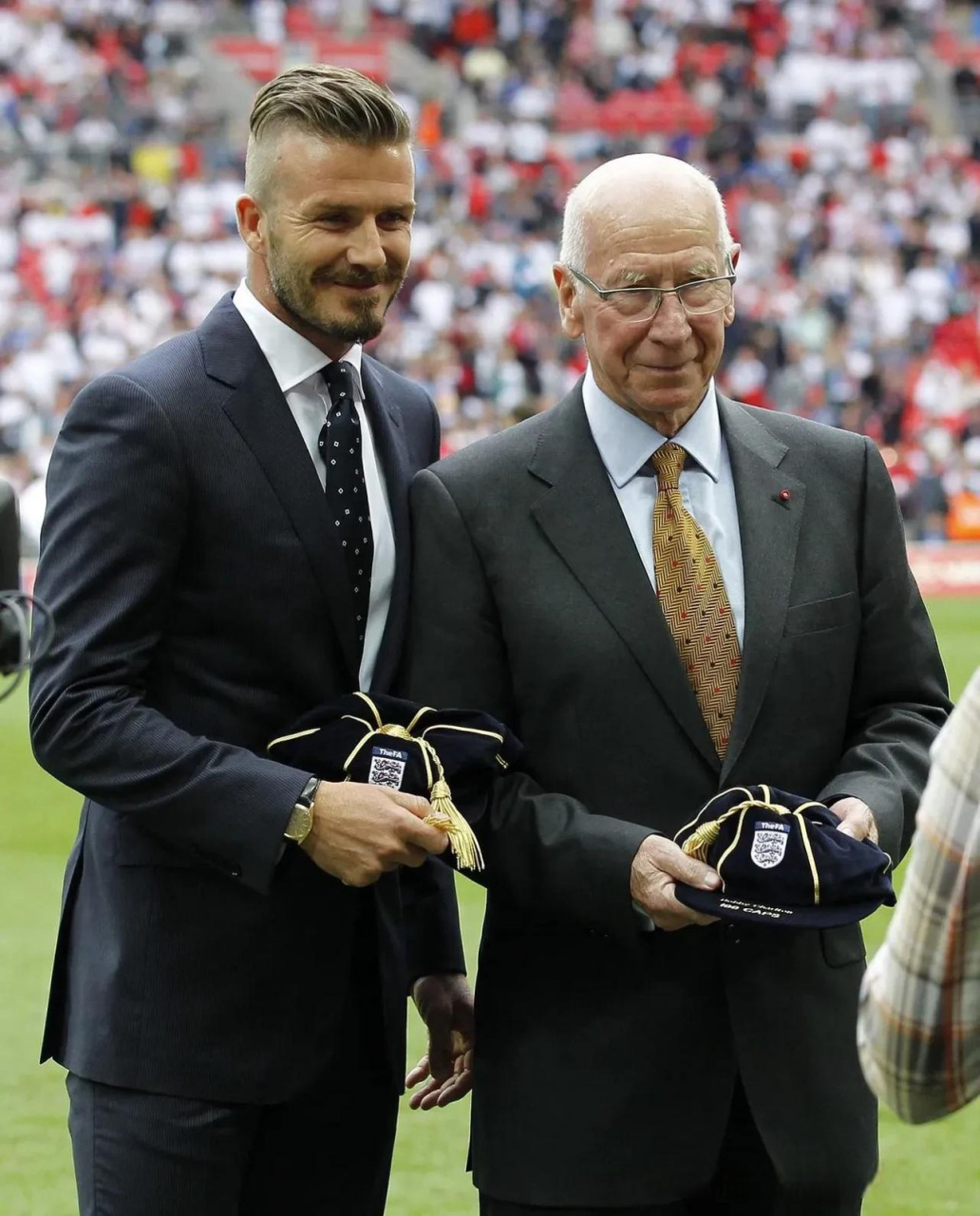 查尔顿是1966年在英格兰本土获得世界冠军的英格兰队的成员.