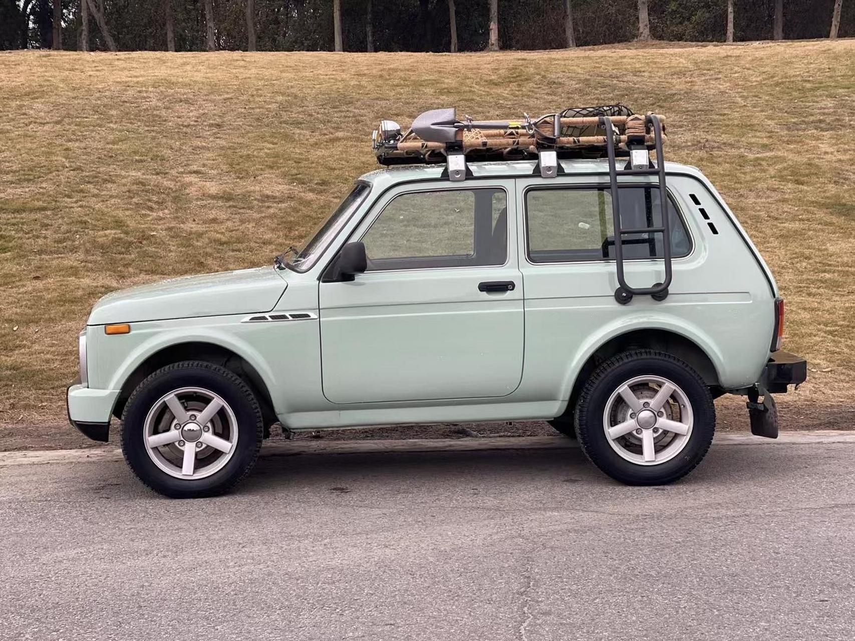 提档过户车:17年战斗名族拉达尼瓦1.7手动三个挡把4座,,价格5.