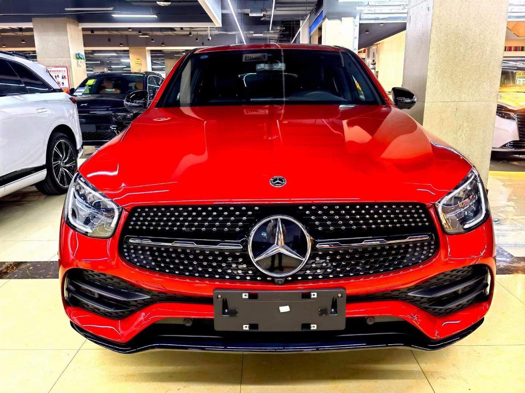 23款改款奔驰 glc260  四驱轿跑 指导价47.