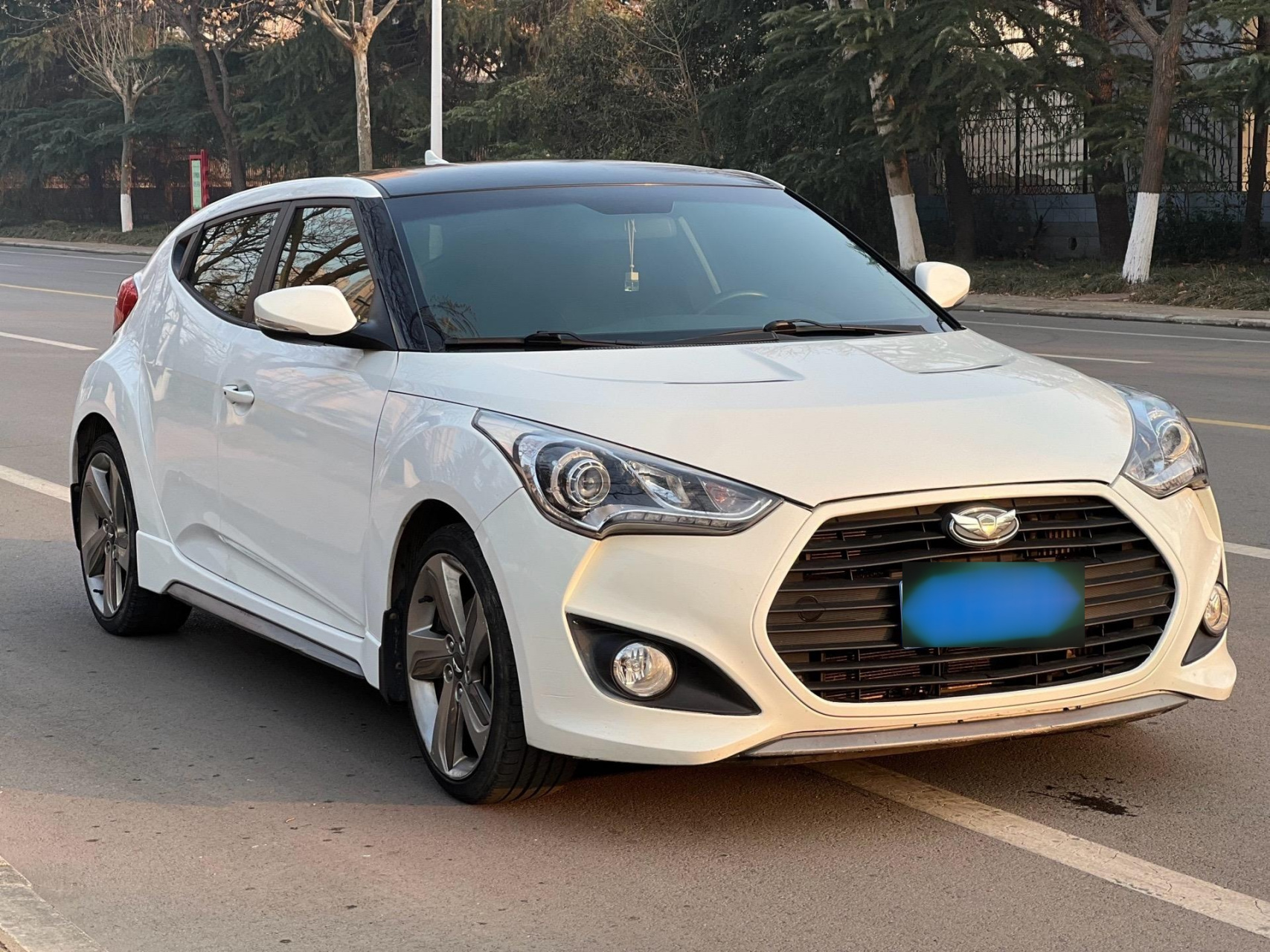 14年现代飞思 三门四座小跑车 外观拉风 1.