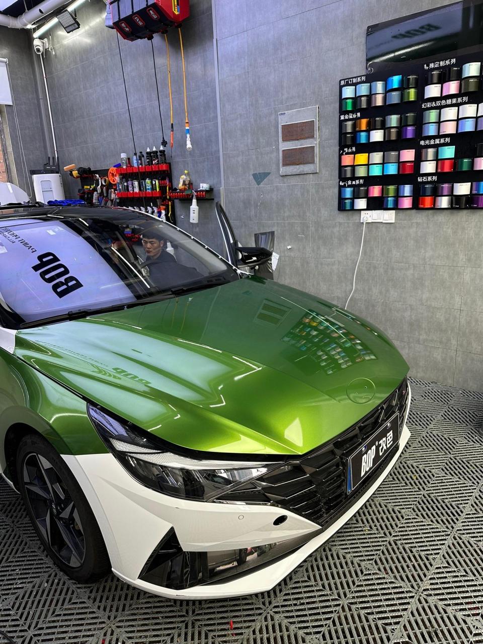 现代伊兰特,原车白改pet曼巴绿改色