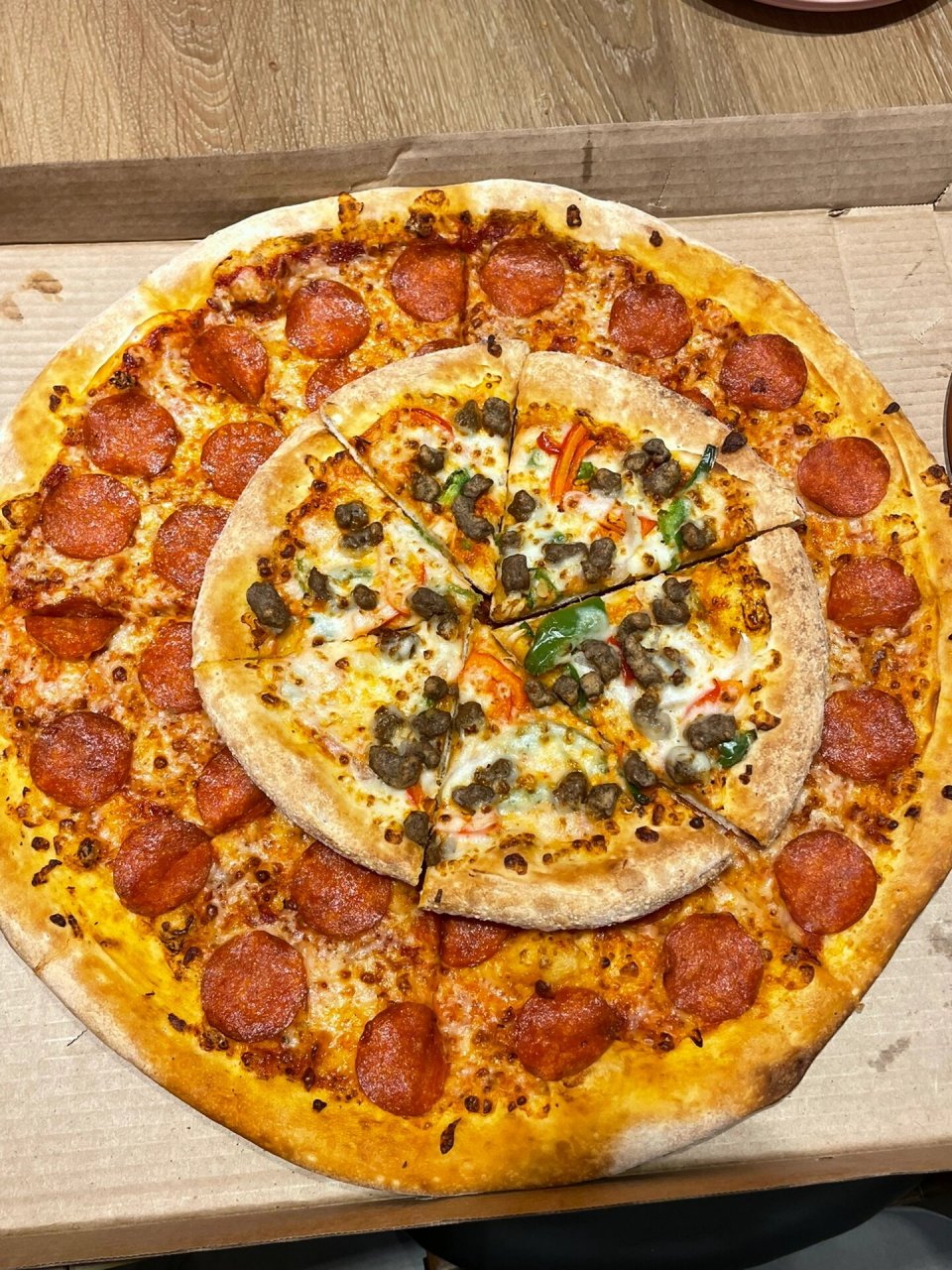 左滑揭秘751516寸披萨真实大小 9寸9016寸,真是没有对比就没有