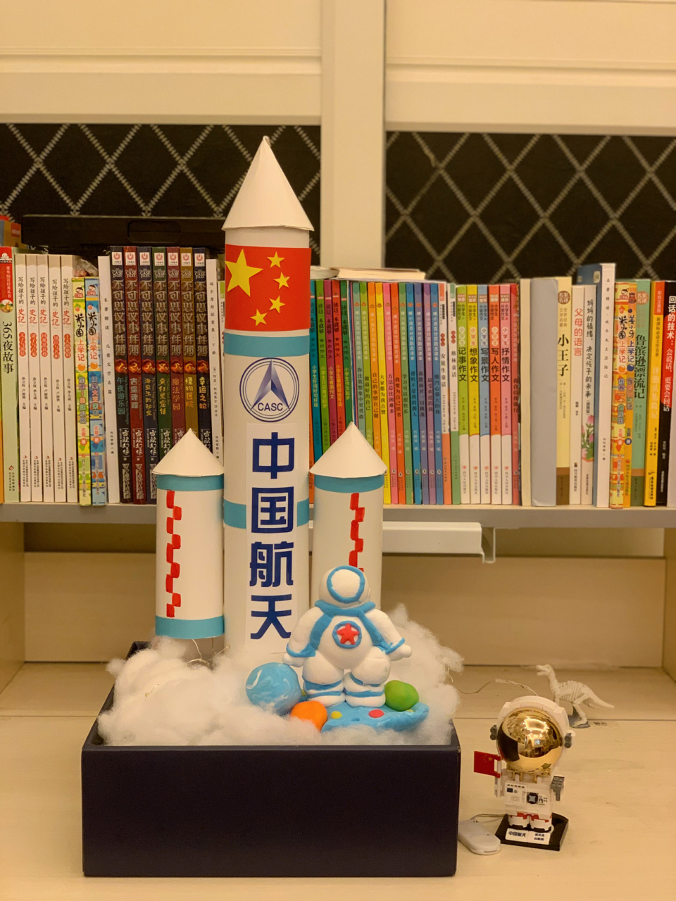 科技小制作火箭 麦兜的科技制作 参赛作品   中国航天火箭 终于完工啦