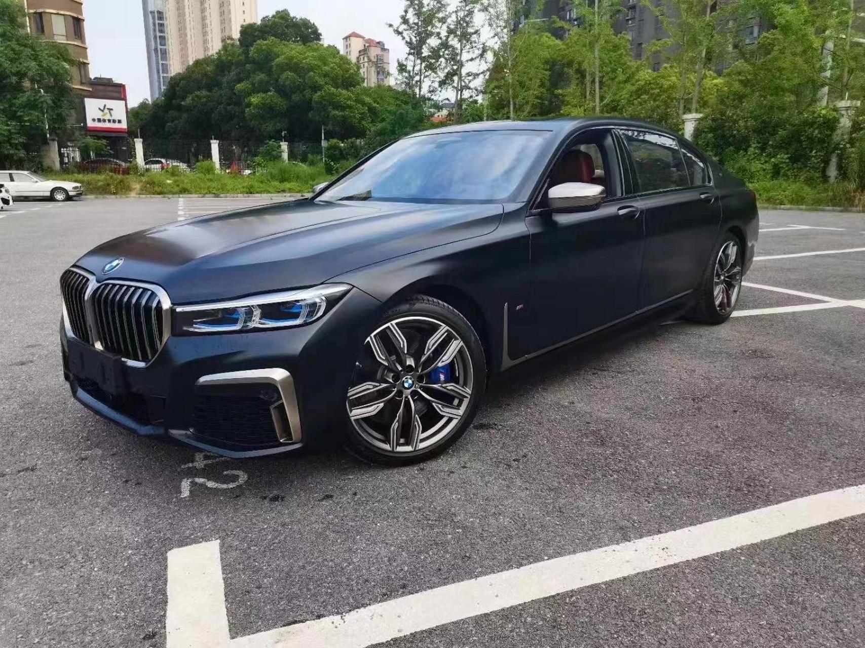 宝马760li|240万全包.车辆信息:760li 颜色:磨砂黑/松露 价格:240万