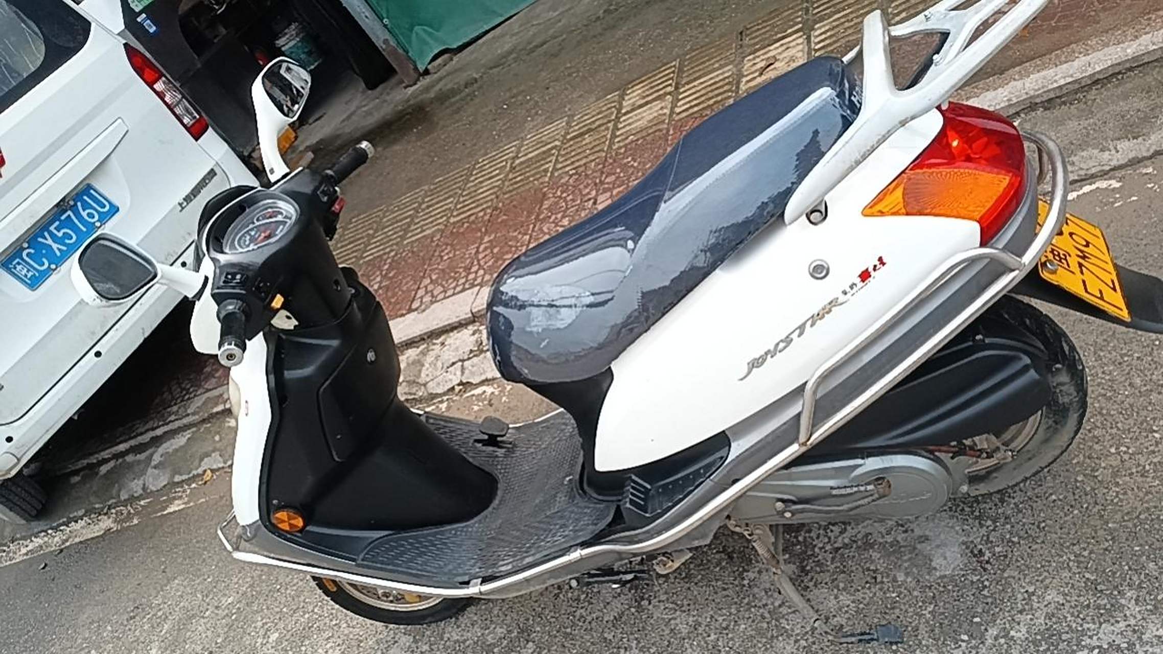 刚到的豪爵喜之星,外观新发动机声音好,非常好启动,前后轮胎新,刹车