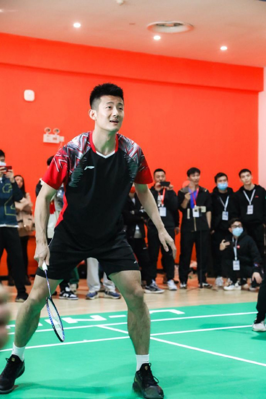 羽毛球# 美好的一天就从龙哥的帅照开始吧!