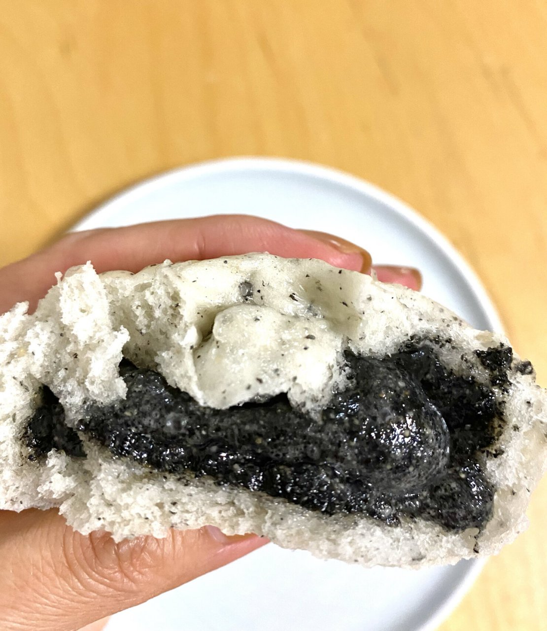 流沙芝麻包 芝麻馅 熟黑芝麻 200g 20g(面团中用) 糖粉 60g 猪油 105g