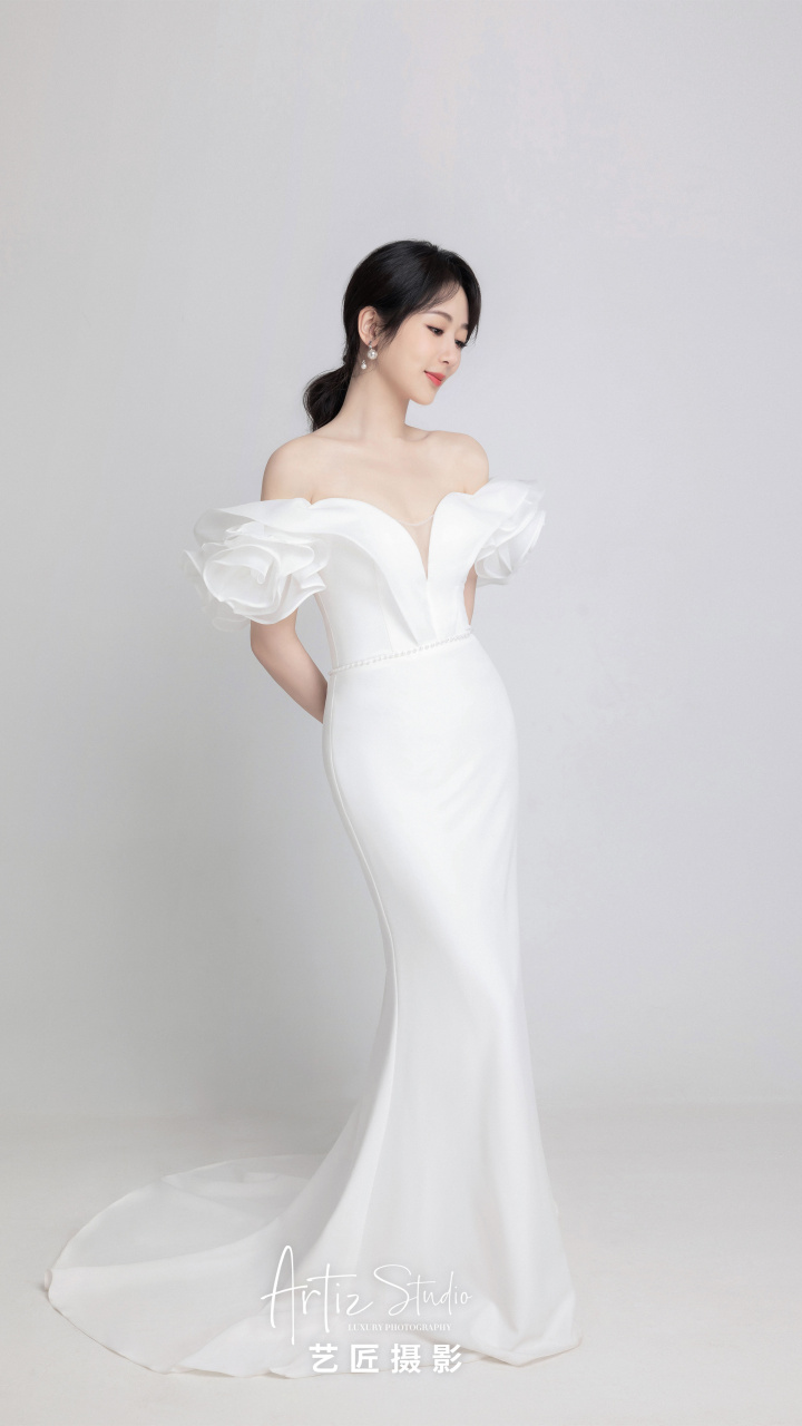 杨紫白色婚纱大片