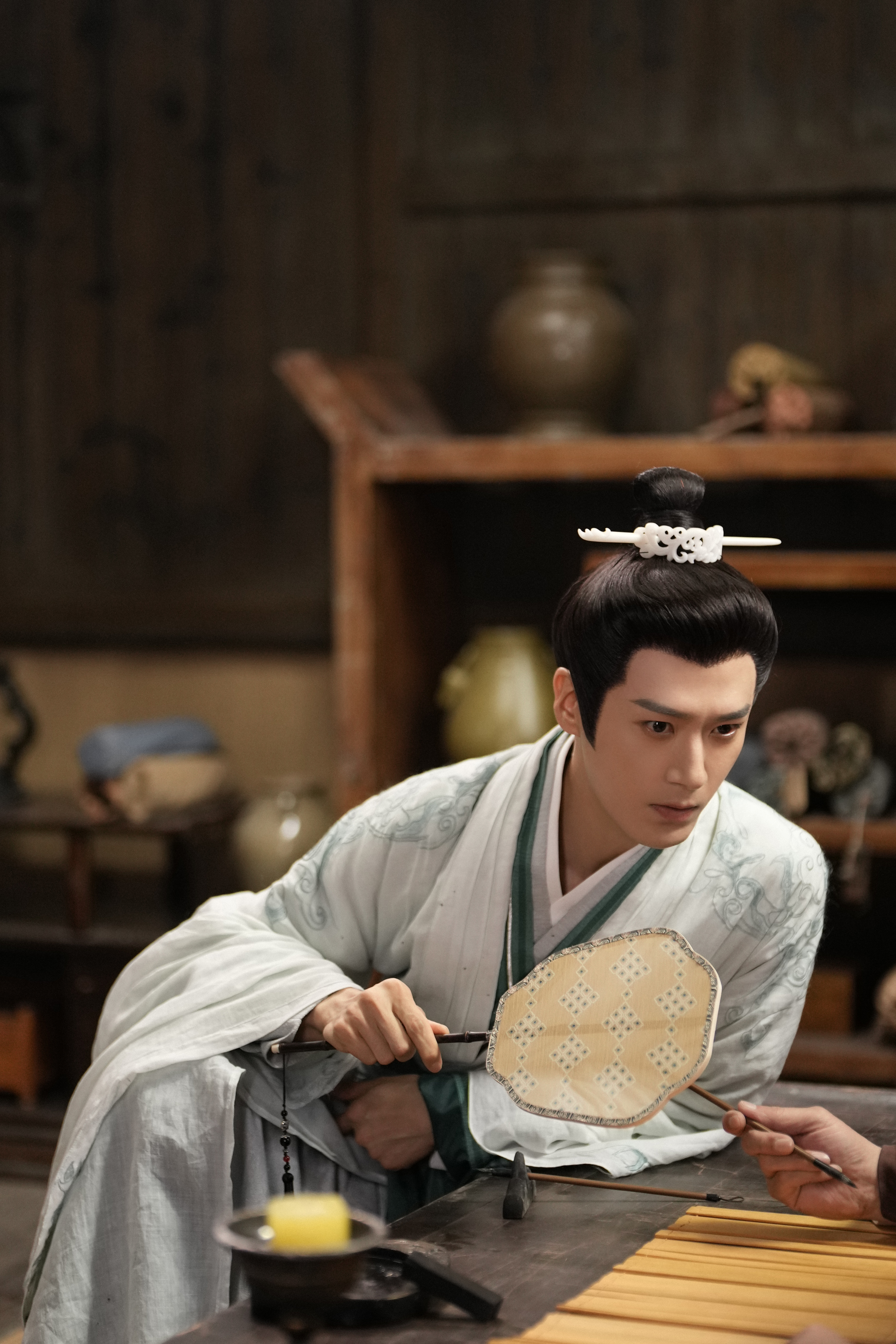 营销天才给古人一点震撼,请所有的金子都吻上来吧～ #网剧海昏行