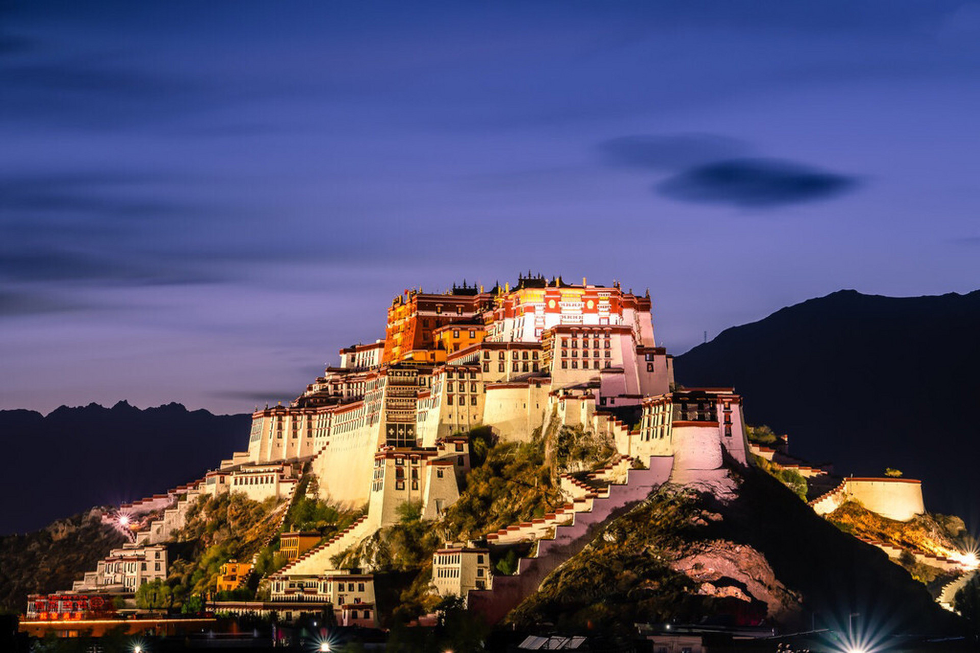 拉萨市内一日游 西藏必玩 布达拉宫 大昭寺 八廓街推荐理由1,布达拉宫