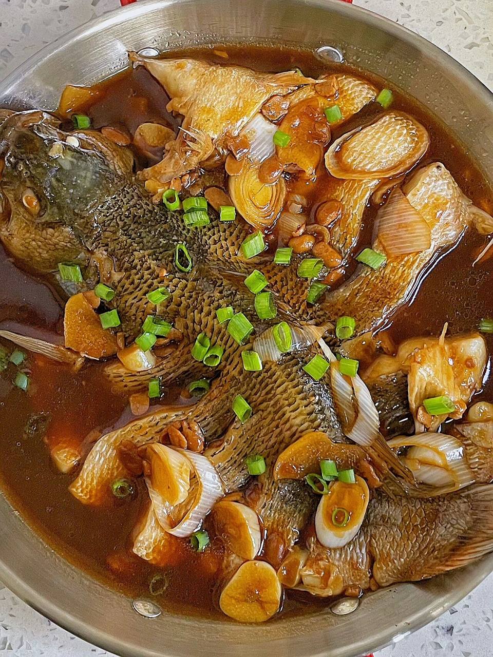 酱香味十足的黄豆酱焖炉鱼～～ 91做法: 16615鲈鱼切好加盐