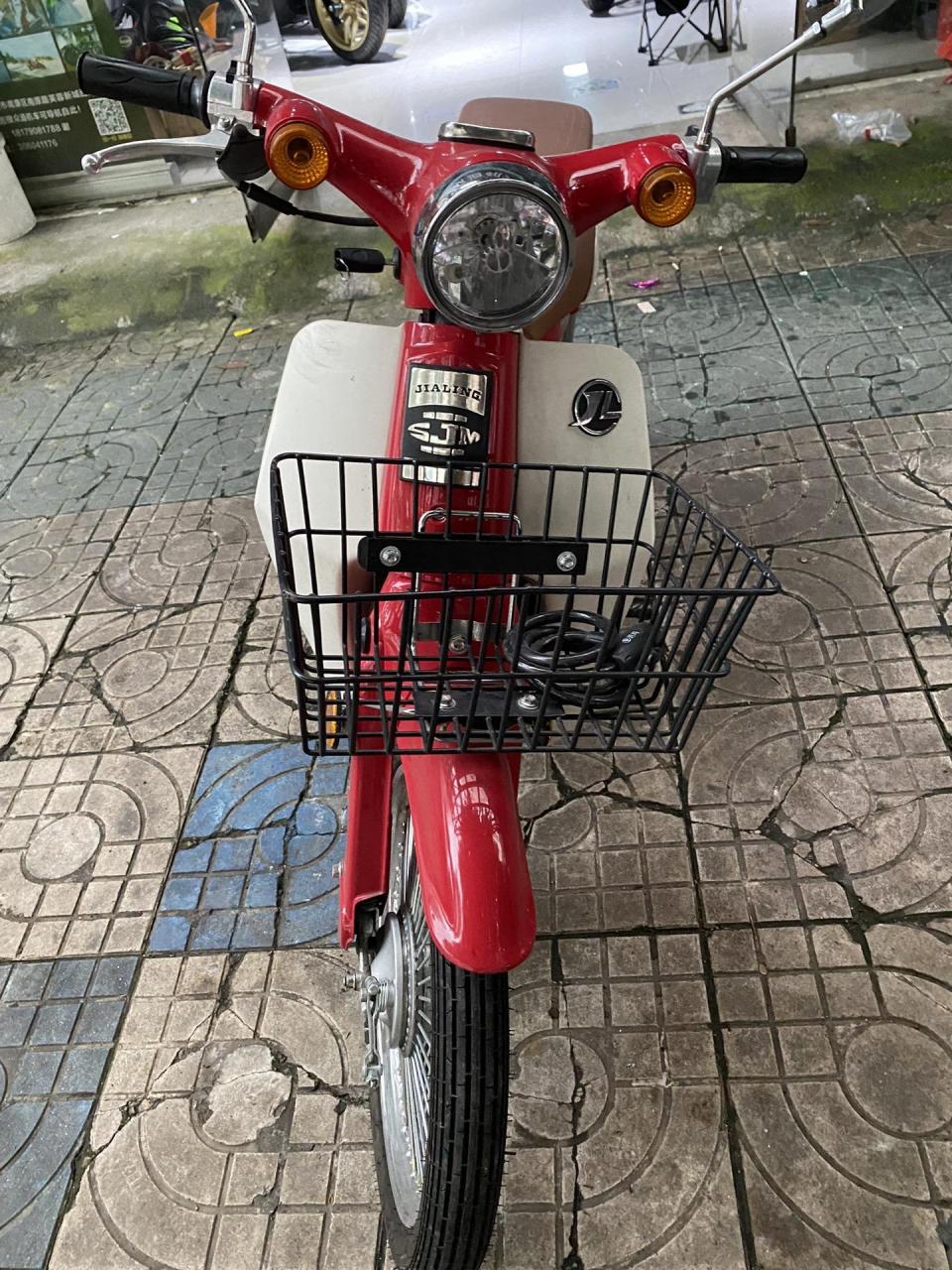 嘉陵coco110.最近没收到什么车,弄个便宜的车型对付一下了