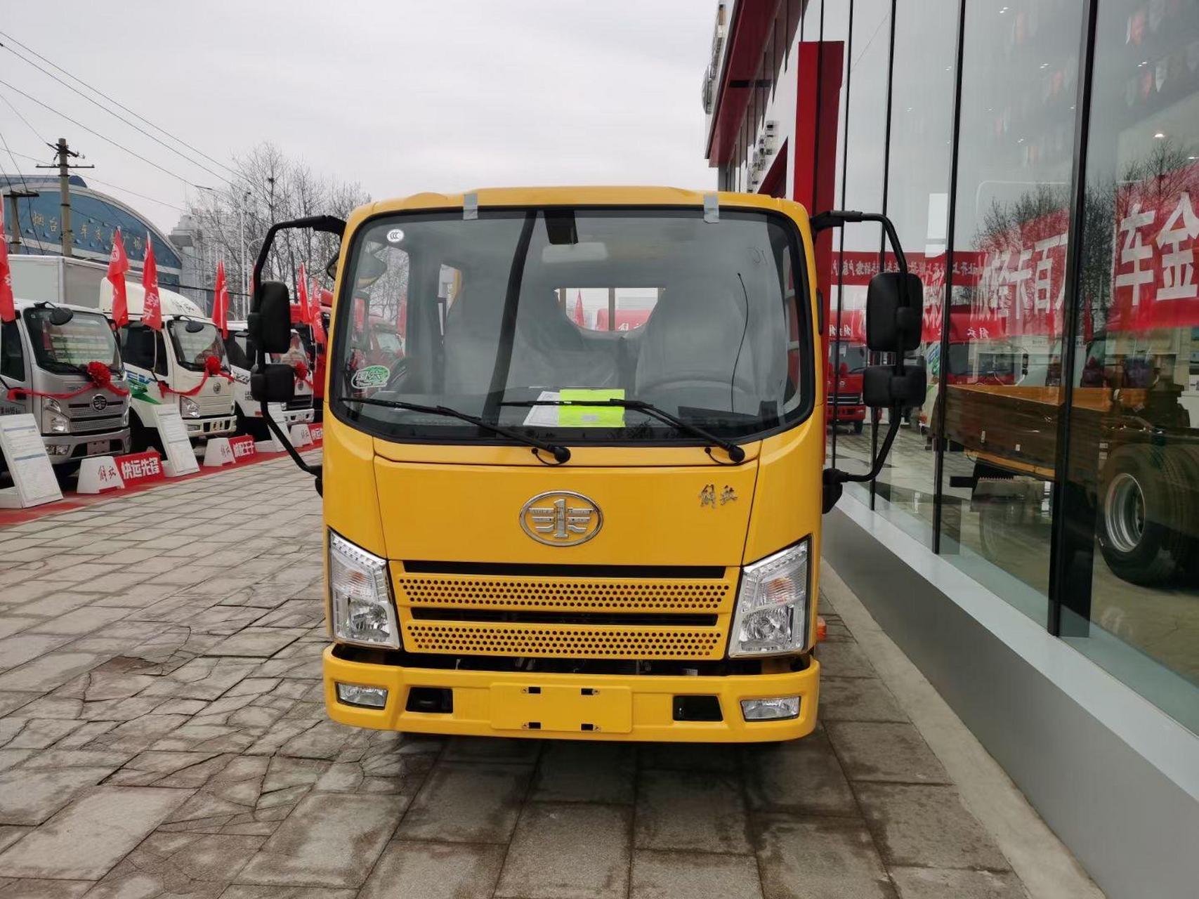 解放虎vr大双排,工程黄,搭载锡柴140马力发动机,4万公里长换油,24伏双