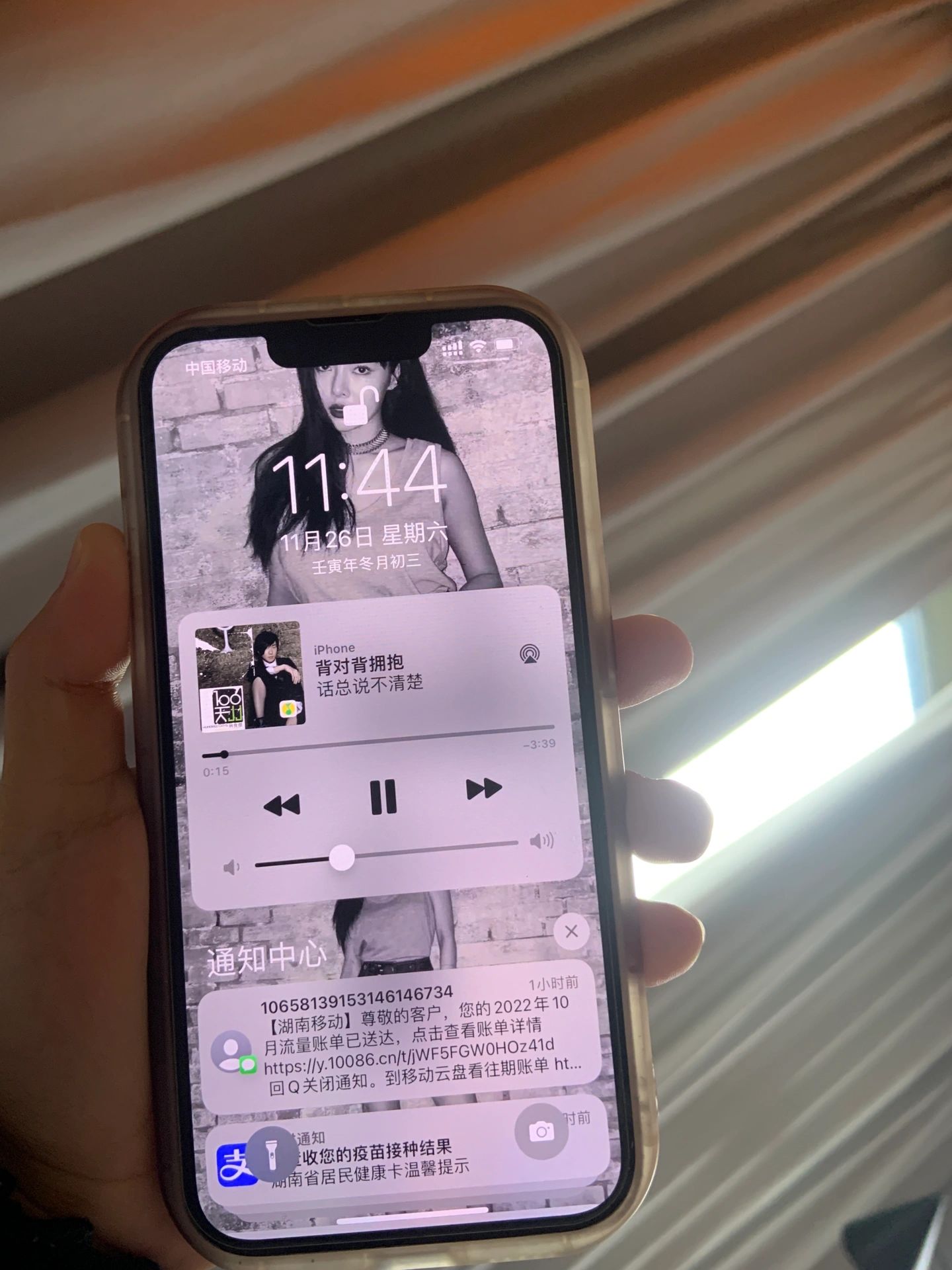 iphone背靠背充电图片