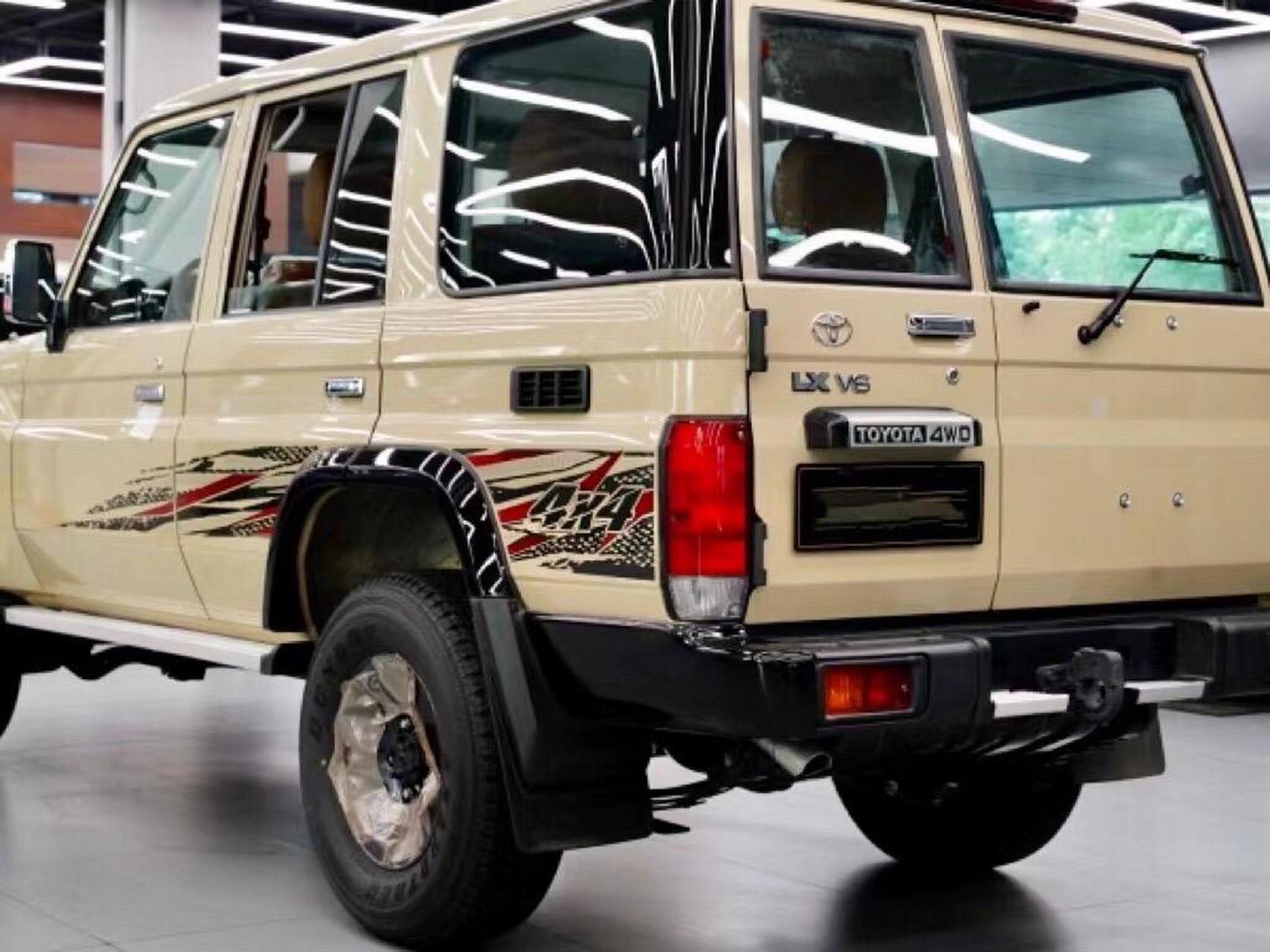 2022【lc76 lxv6】中东4.0手动四驱 0公里准新车0673.8w