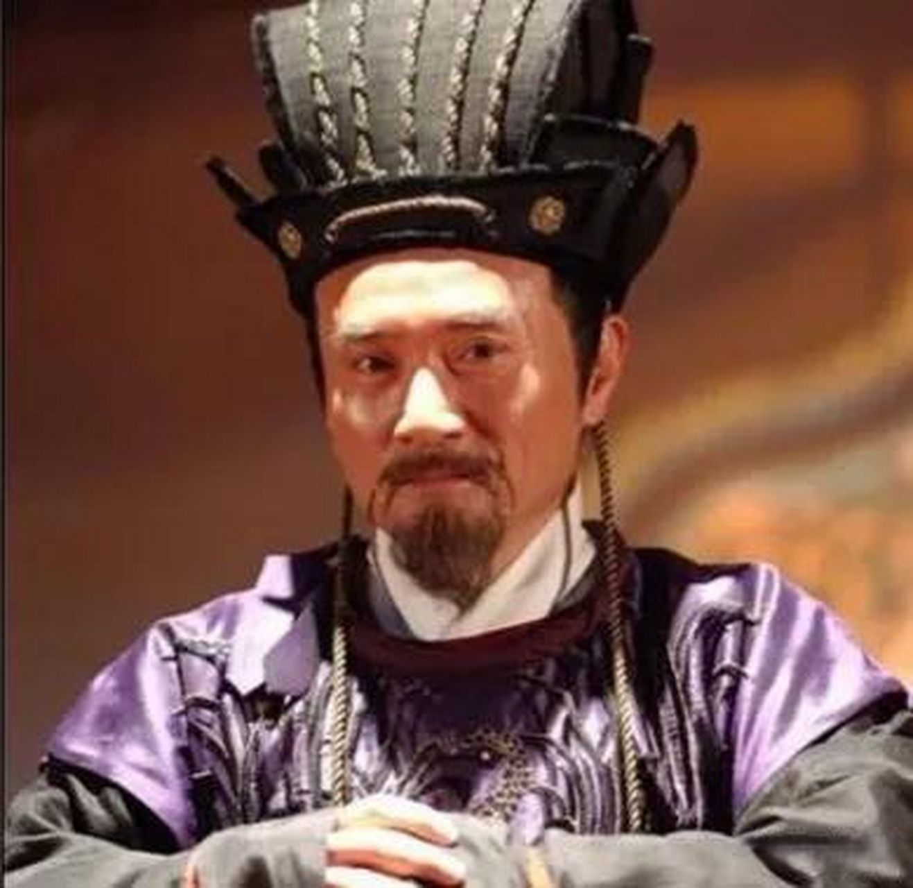 1556年,鄢懋卿花20万两白银,买下昆伶班,送给义父严嵩.