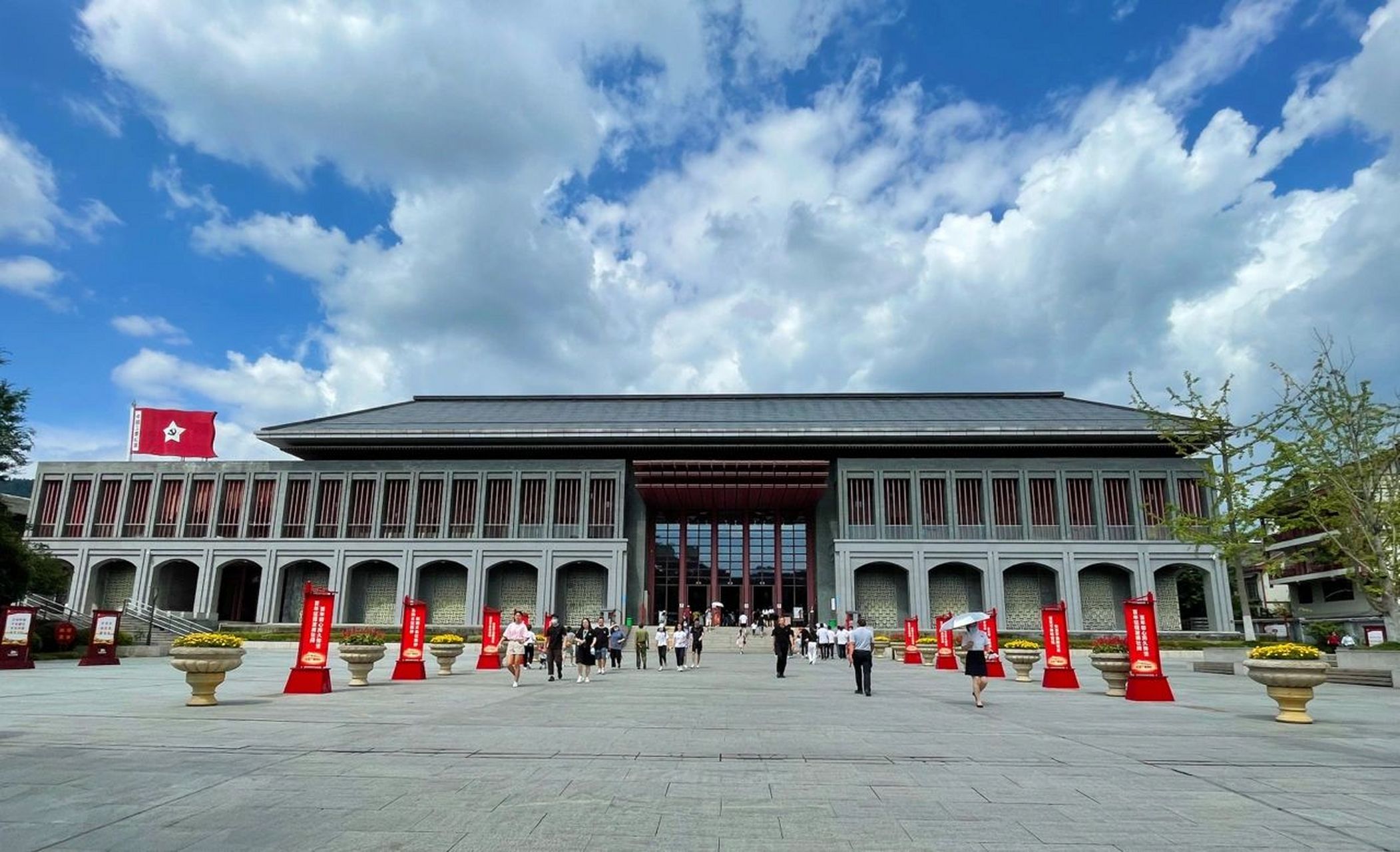 红色之旅-遵义会议会址 98遵义会议会址:位于贵州省遵义市红花岗区