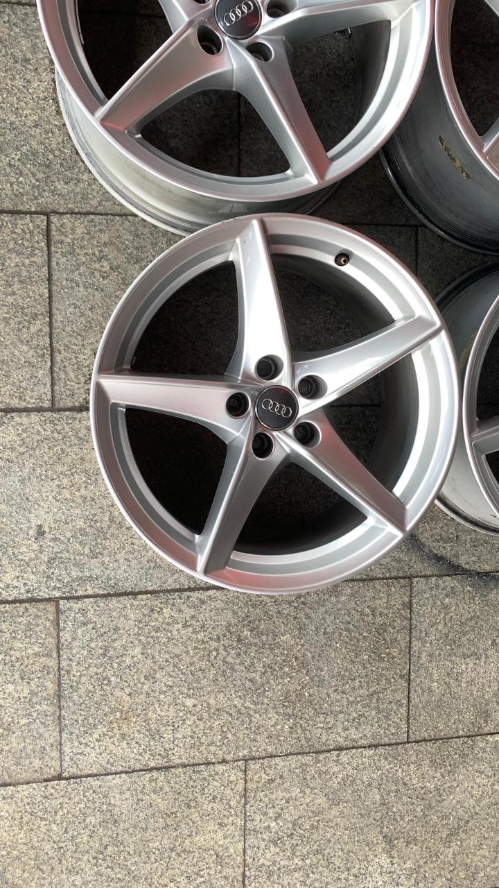 奥迪a5原厂18寸五星轮毂,原装正品轮毂 轮毂型号:18寸8.