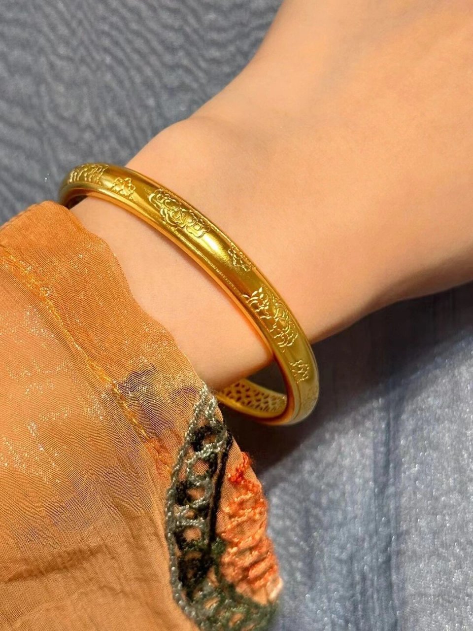 周大福黄金手镯 周大福传承61世盛69华彩系列 新款黄61手金69