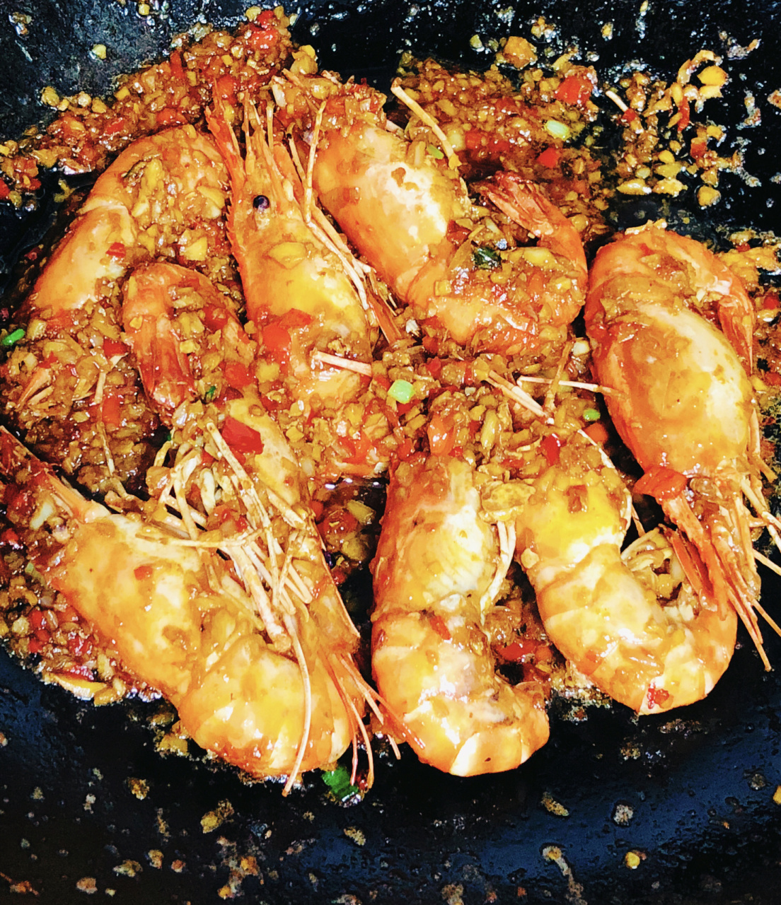 用料:罗氏虾08 姜蒜红辣椒葱适量 蚝油料酒