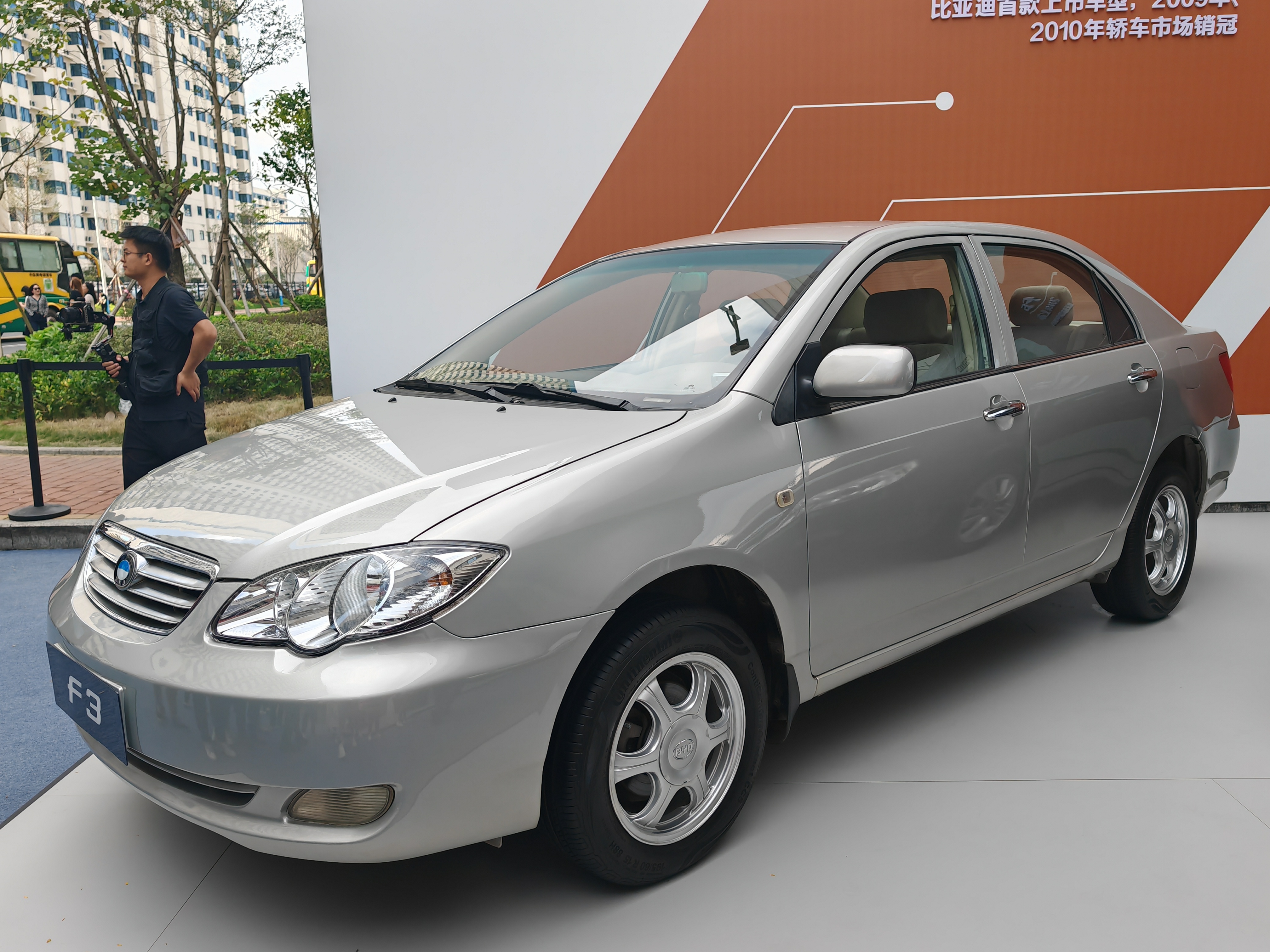 比亚迪轿车型的