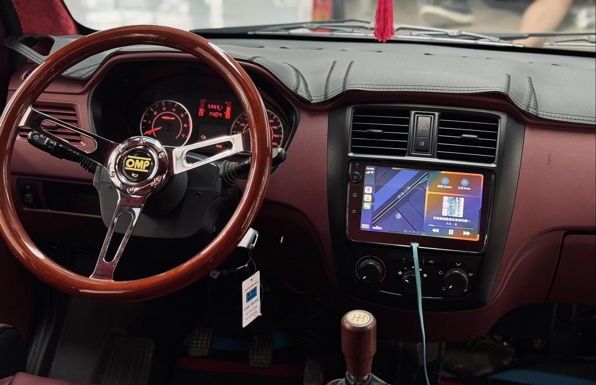 五菱荣光钓鱼车.兄弟 一块钓鱼吗,我车里能睡两个人