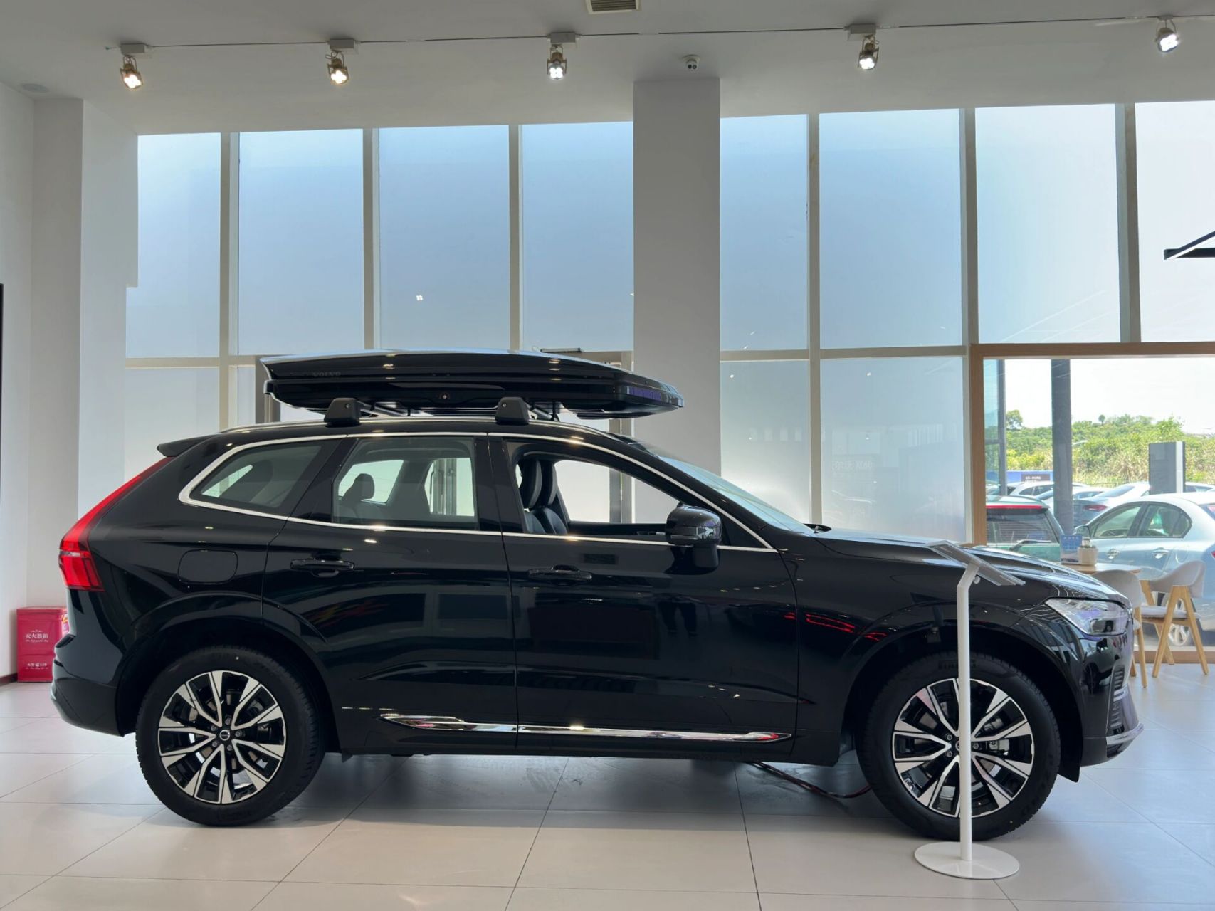 玛瑙黑沃尔沃xc60,这不压迫感来了 05 黑色沃尔沃xc60真的很少见