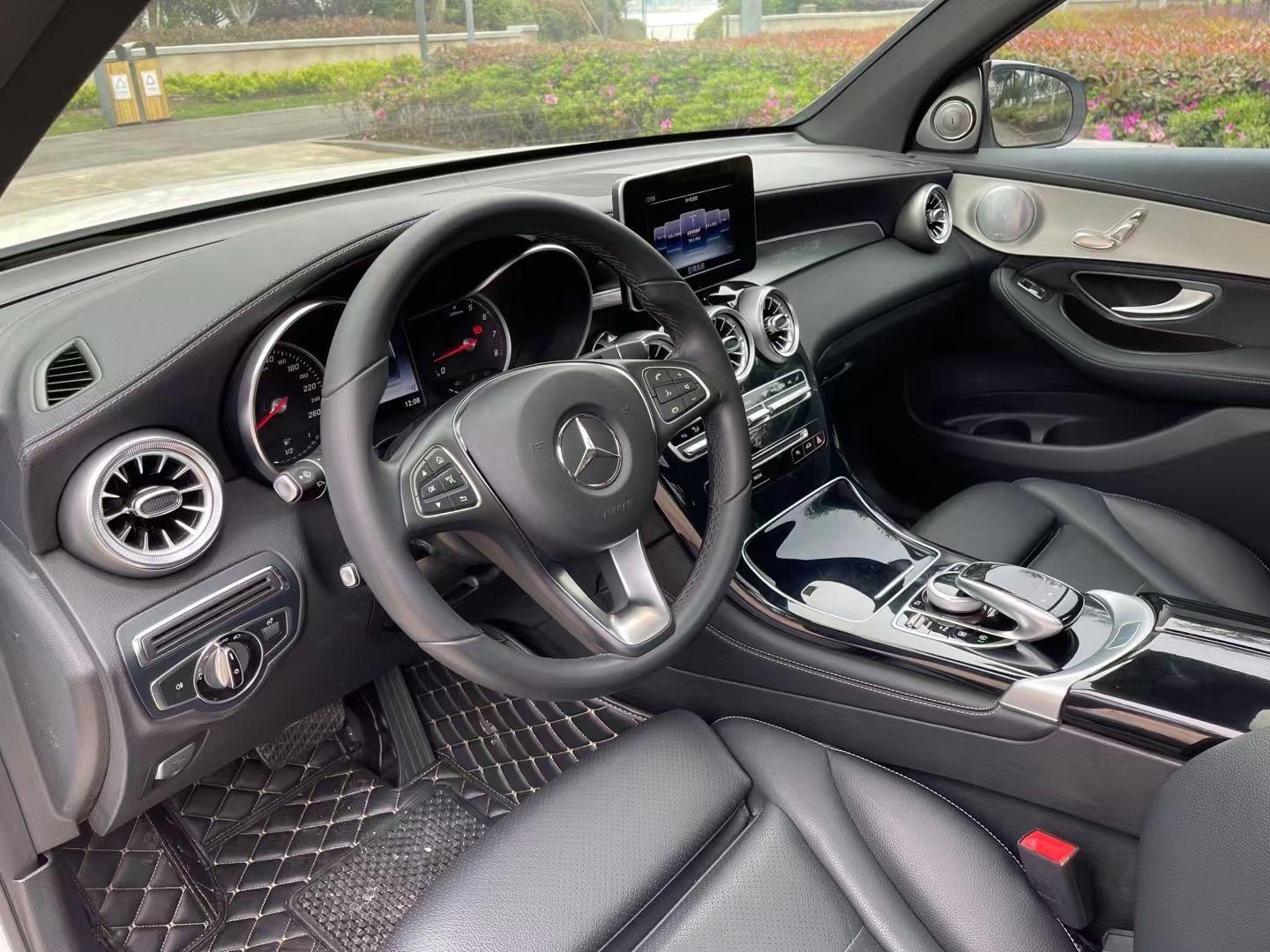 新到17年2月奔驰glc200,全程4s保养,精品车况,7万公里,选装大柏林之声