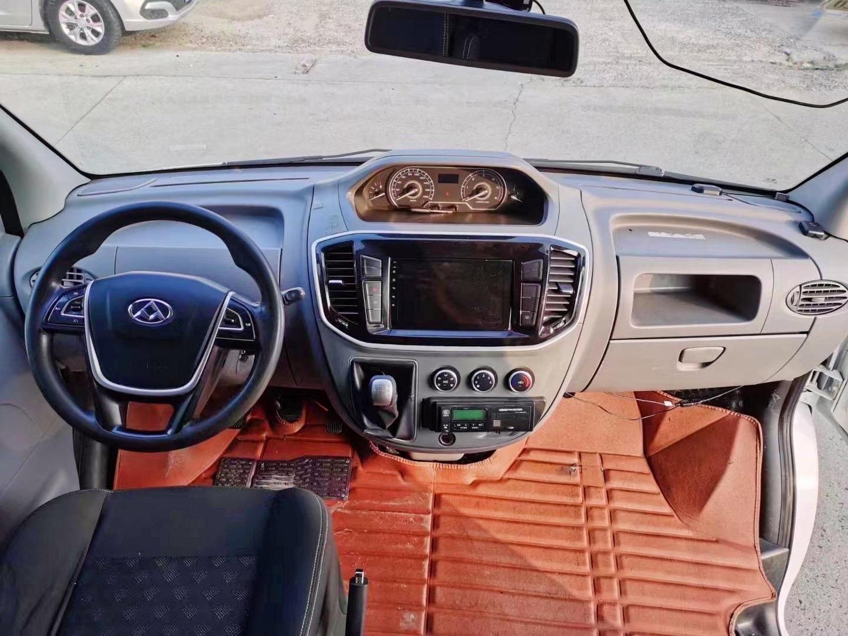 19年大通v80新款,17座加长加高版车长5.