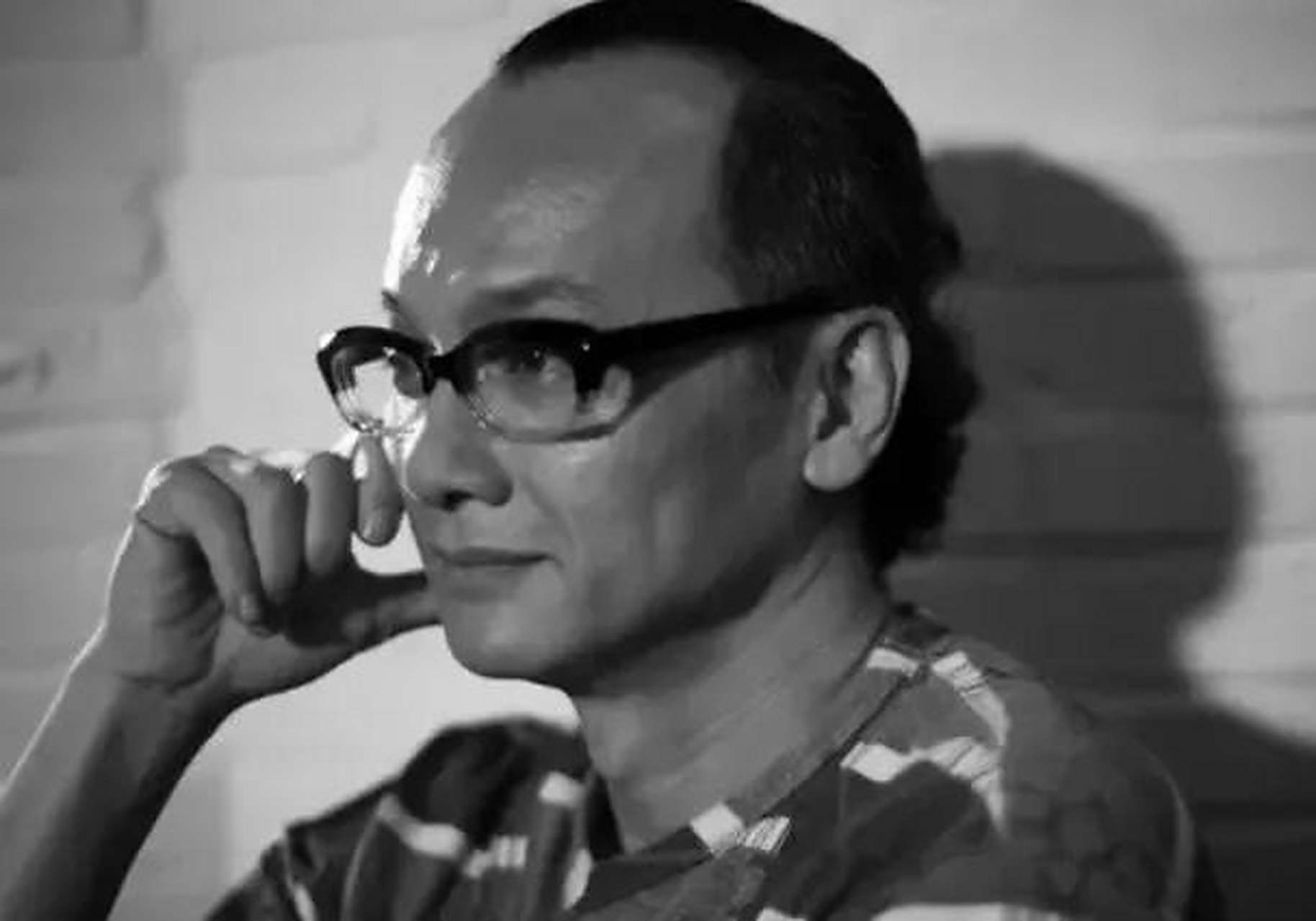 姚若龙是华语乐坛的著名作词家,他以创作大量励志的歌曲而闻名.