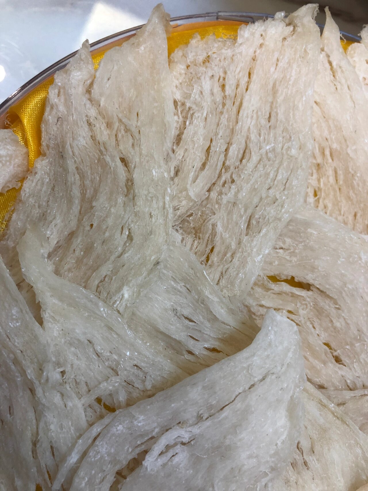 这燕窝发霉了吗 求助,这样的燕窝还能吃吗  有点害怕 怕是发霉的东西