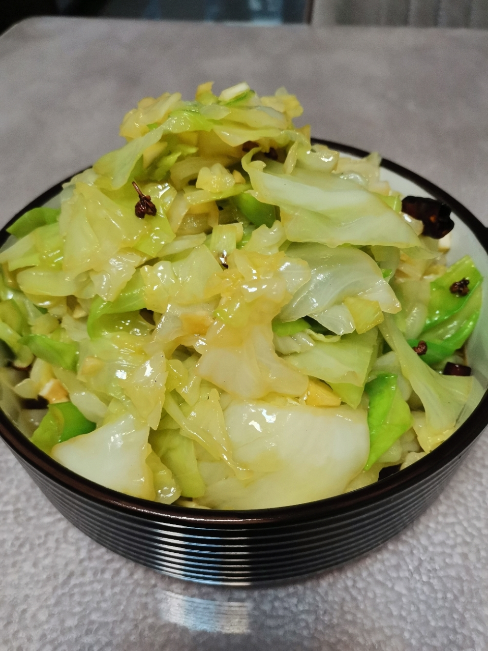 这个炝拌甘蓝做法简单,消暑解腻,最适合夏天吃啦!