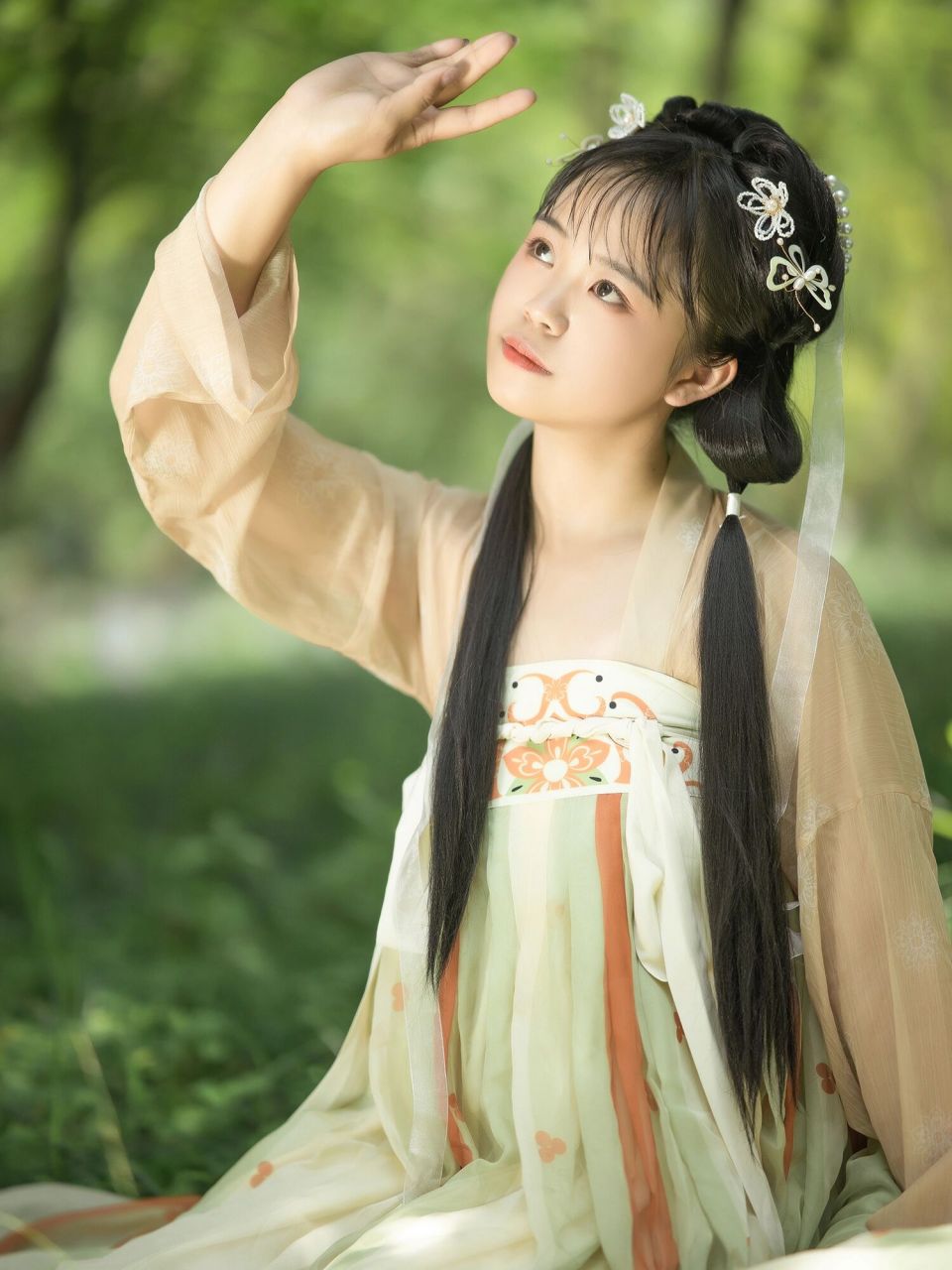 且趁东风放纸鸢︱重庆汉服写真 夏天的外景,客妹热出痛苦面具 	 出镜