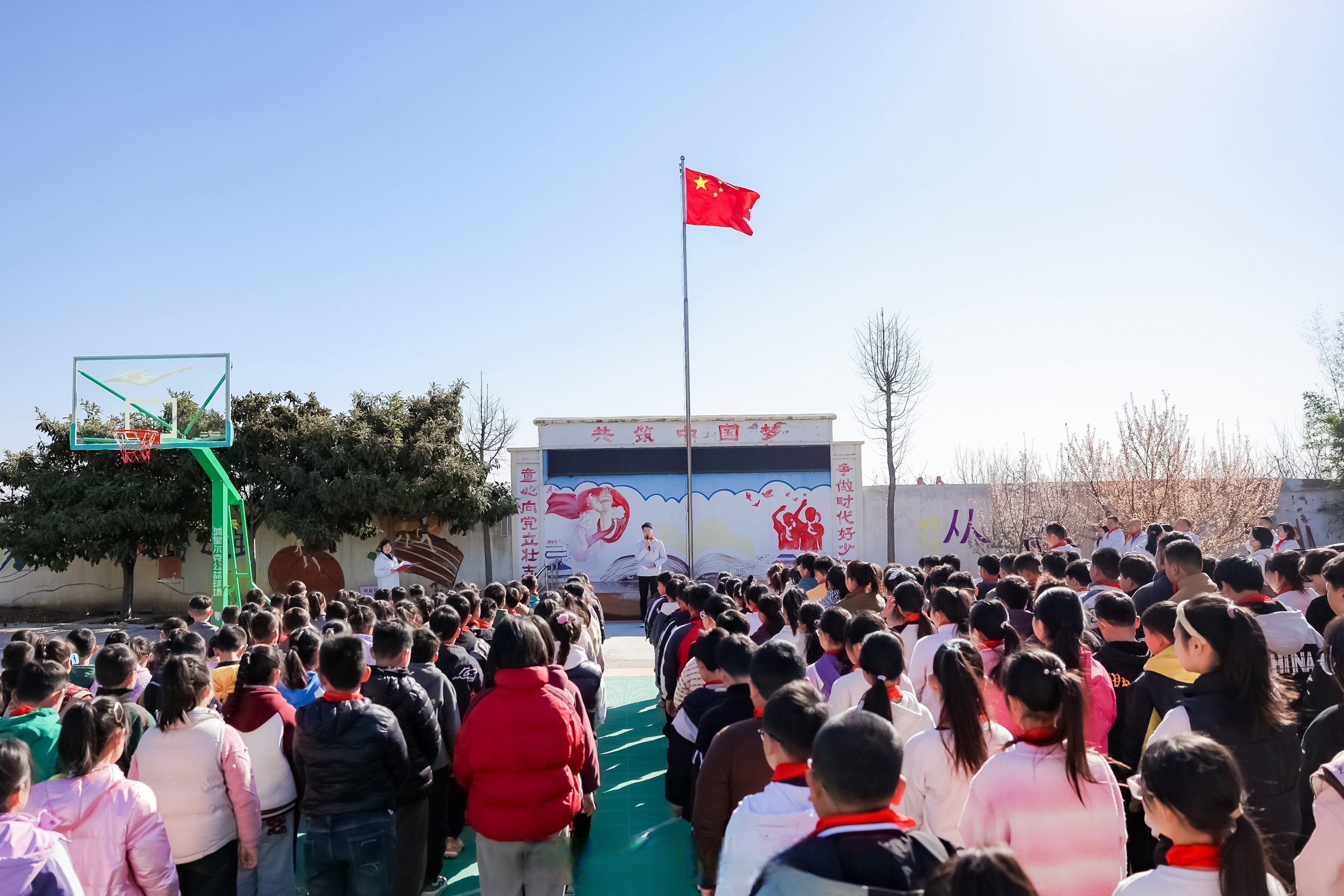郑州慈善总会,郑州市青年企业家商会,在河南新郑市龙湖镇王口完全小学