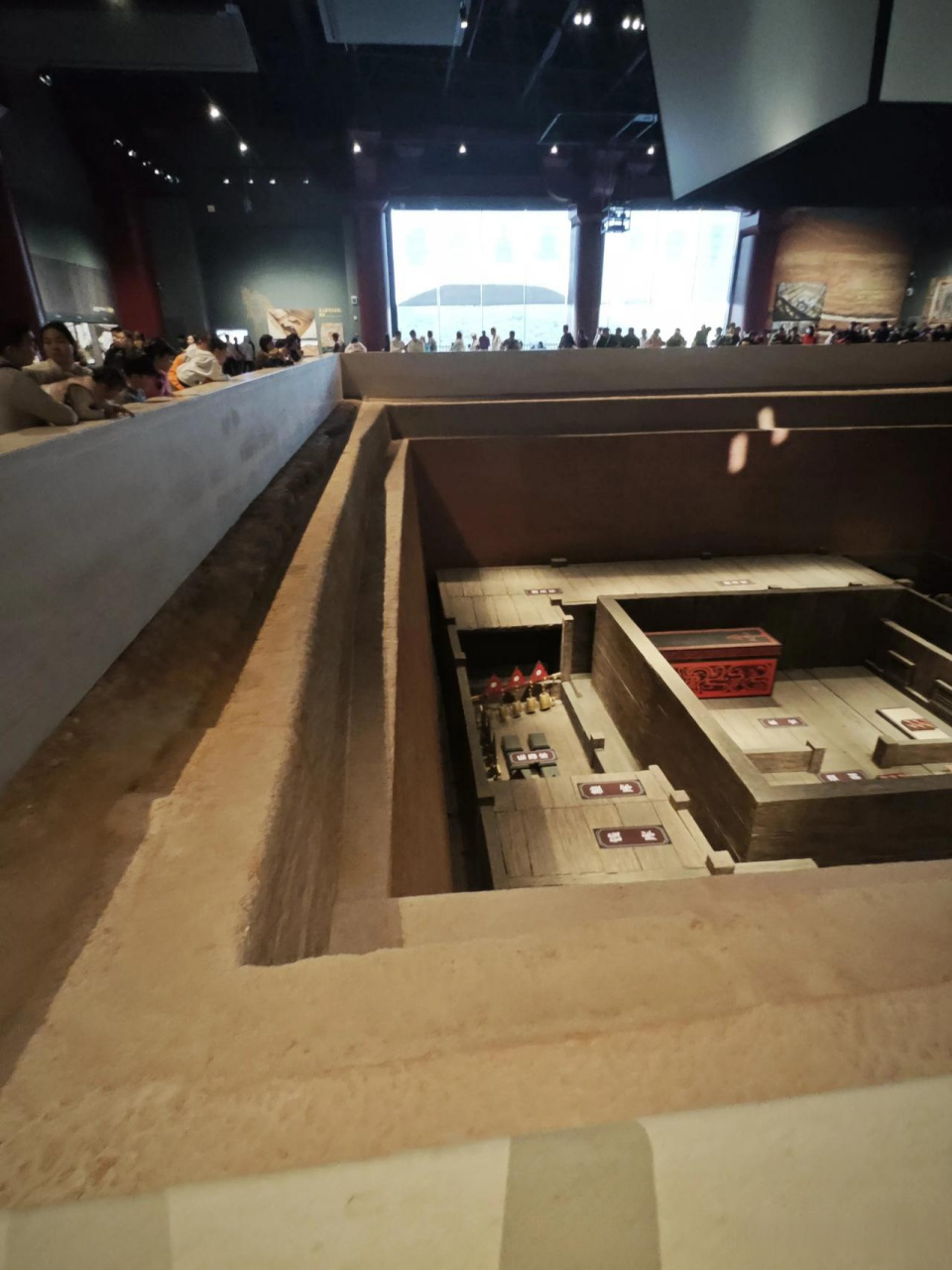 历史南昌汉代海昏侯国遗址博物馆展出了海昏侯国紫金城遗址和铁河古墓